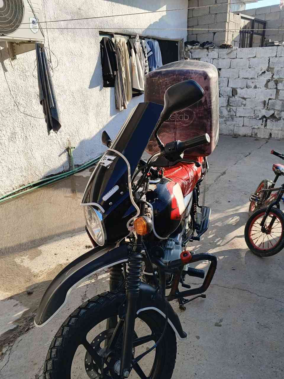 سلام عليكم بوكسر موديل 23 طالعه بل 24 كفاله عامه عامه من كلشي دراجه بل جيس ماشيه 14 الف جيب وياك فيتر وتعال أوراق كامله السعر 1950 وبيه مجال الرقم ***********
