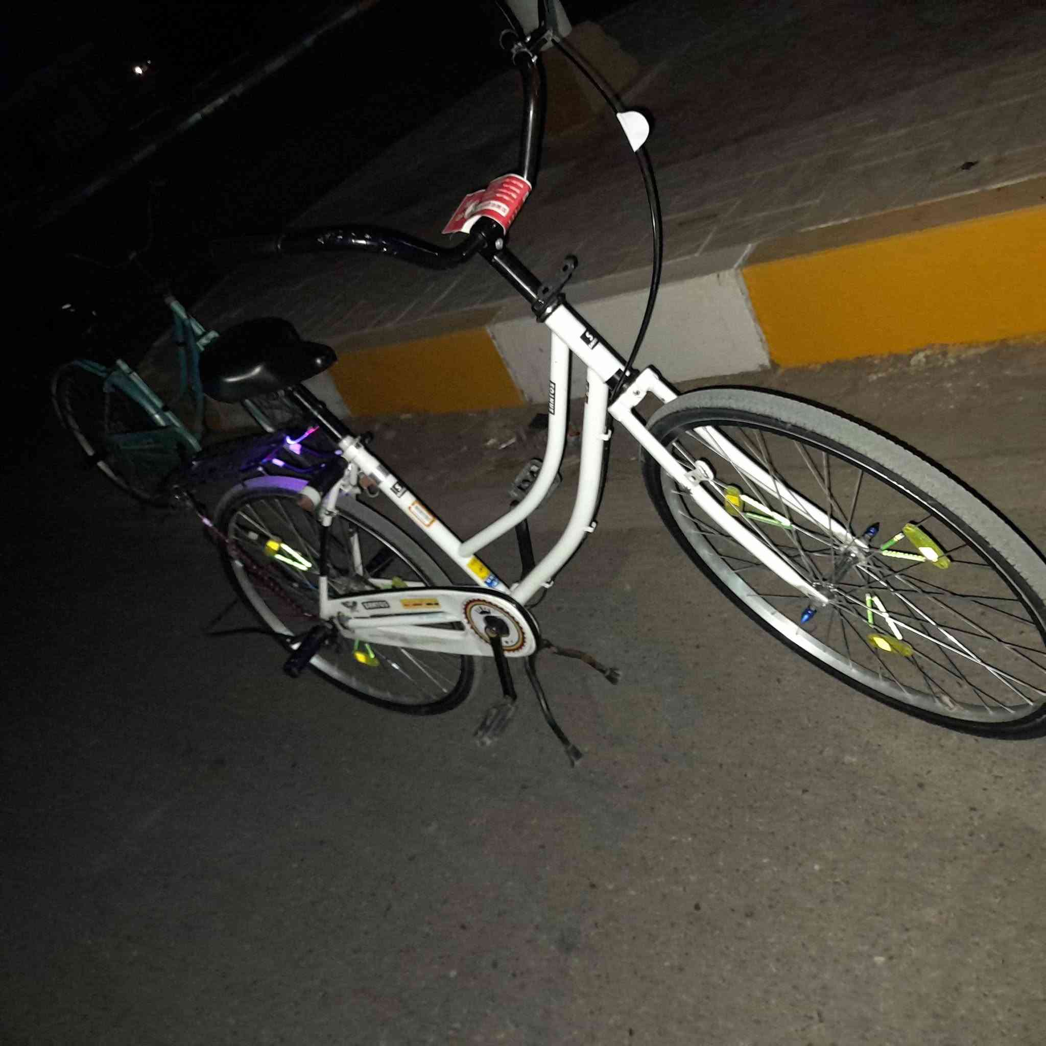 السلام عليكم ورحمه الله وبركاته باسكل للبيع مديل 21نضيف غراض كامله سعر 125بي مجال حگ جيه او مراوس باسكل بناتي نضيف للستفسار الرقم***********
