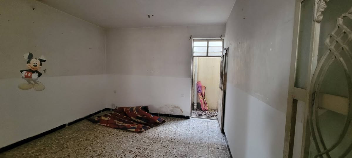 السلام عليكم
شقة اللإيجار  المساحة ٧٥ متر طابق الثاني ،ام الكبر والغزلان شارع العام 
الإيجار  شهري ٢٥٠ الف بالشهر  بدون دلالية 
الاتصال ***********
