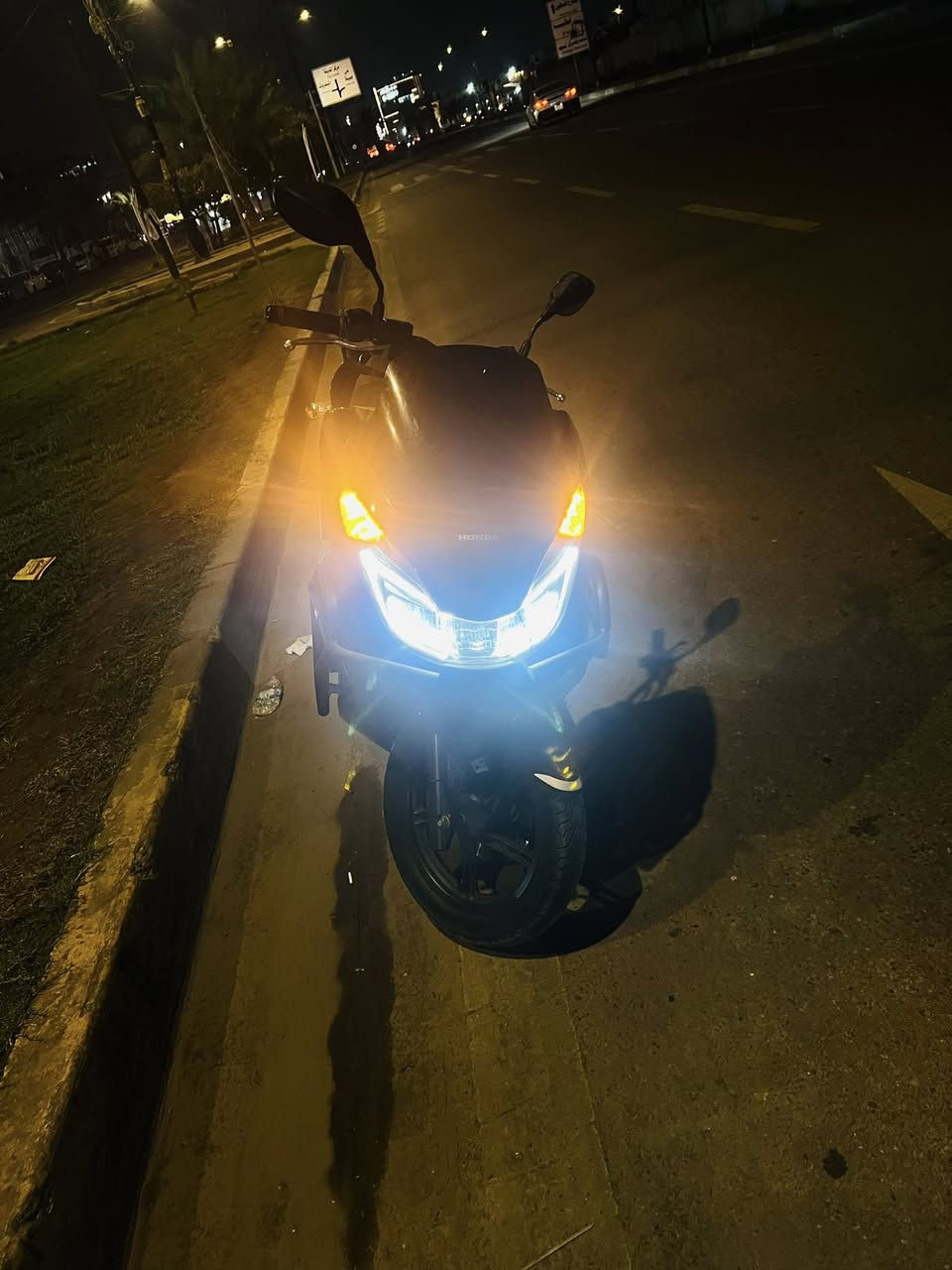 سلام عليكم هوندا pxc ياباني جيل ثاني للبيع مكفولة كفاله عامه مكفولة من زلخ وكلها شغالة حساس ازدحام استناد كهربائي ودرع اصلي sss زوج تايرات اصلي عنوان بغداد جميلة شارع الطحين سعر 17 ورقة وبيها مجال شي بسيط رقم الهاتف ***********

