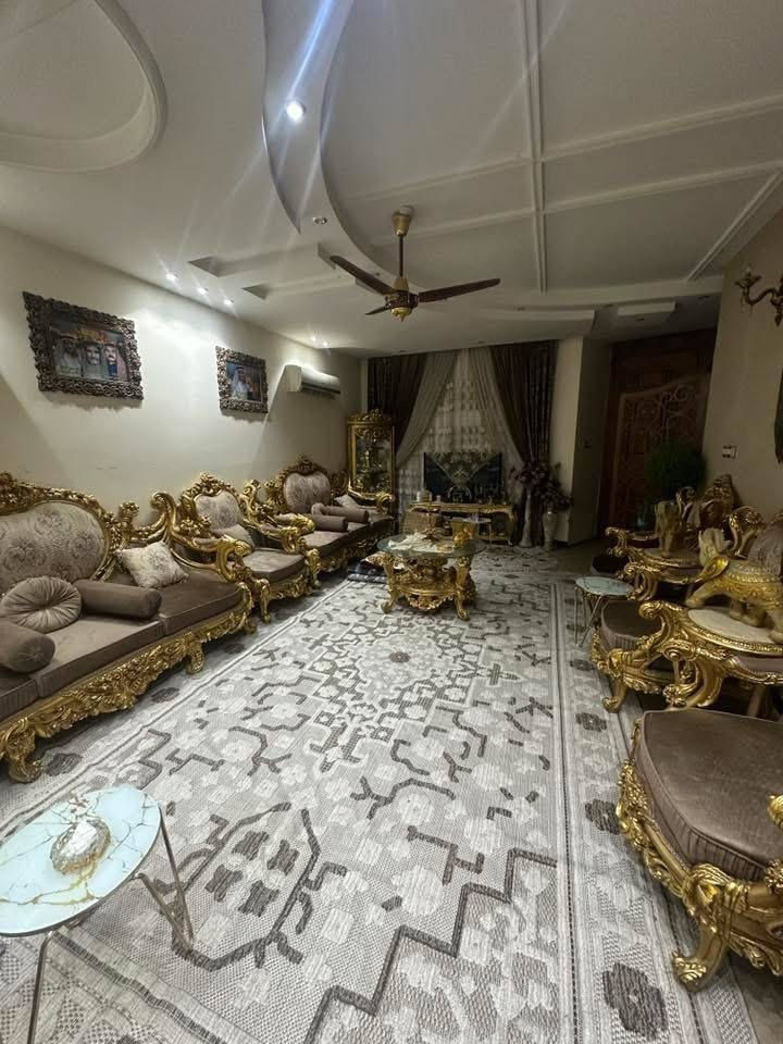 السلام عليكم حي البنوك
موقع مميز المساحه 250 الواجهه 10النزال 25
4غرف نوم صاله هول حولي  درجه اولى مفروز سند مستقل
شارع 15 متر رصيف 4متر
للاستفسار الاتصال    مكتب محجوب للعقار
***********
