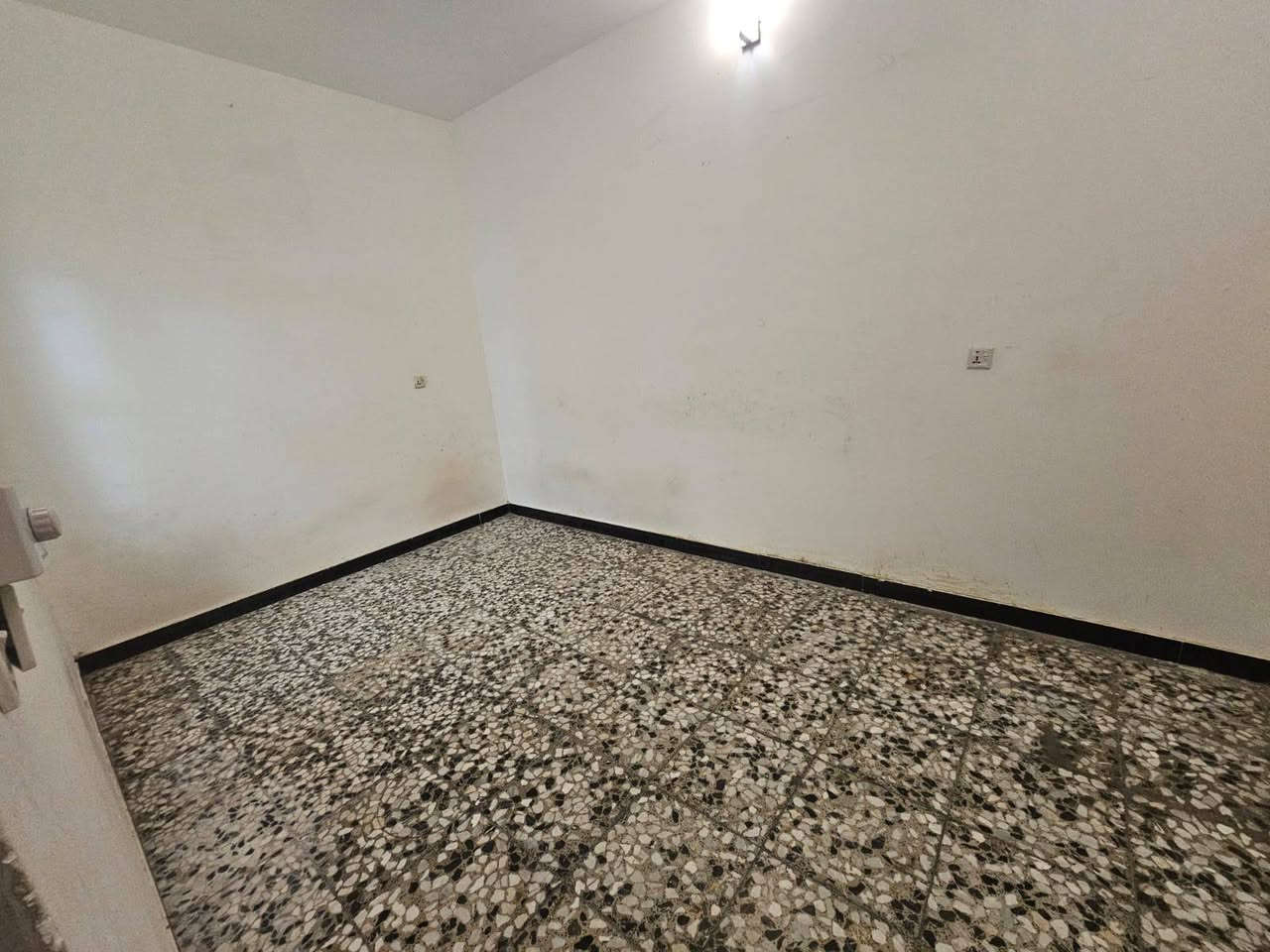 اعلان… .رقم (321)
للايجار… .لايجار 
بيت للايجار مساحه 75نظيف يقع في هياكل الفرات  قرب خدمي مطار بغداد .يتكون من 
كراج صغير 🔸مطبخ 🔸صاله 🔸1غرفة نوم 🔸صحيات 🔸منور 
للاستفسار مراسلة الصفحه اوالاتصال على الرقم يتوفر وتساب. 
{{{{***********}}}}}
{{{مكتب الديار للوساطه العقاريه وتعقيب المعاملات وتسهيلها. }}}
((((بأدارة سيد عمار ))))
