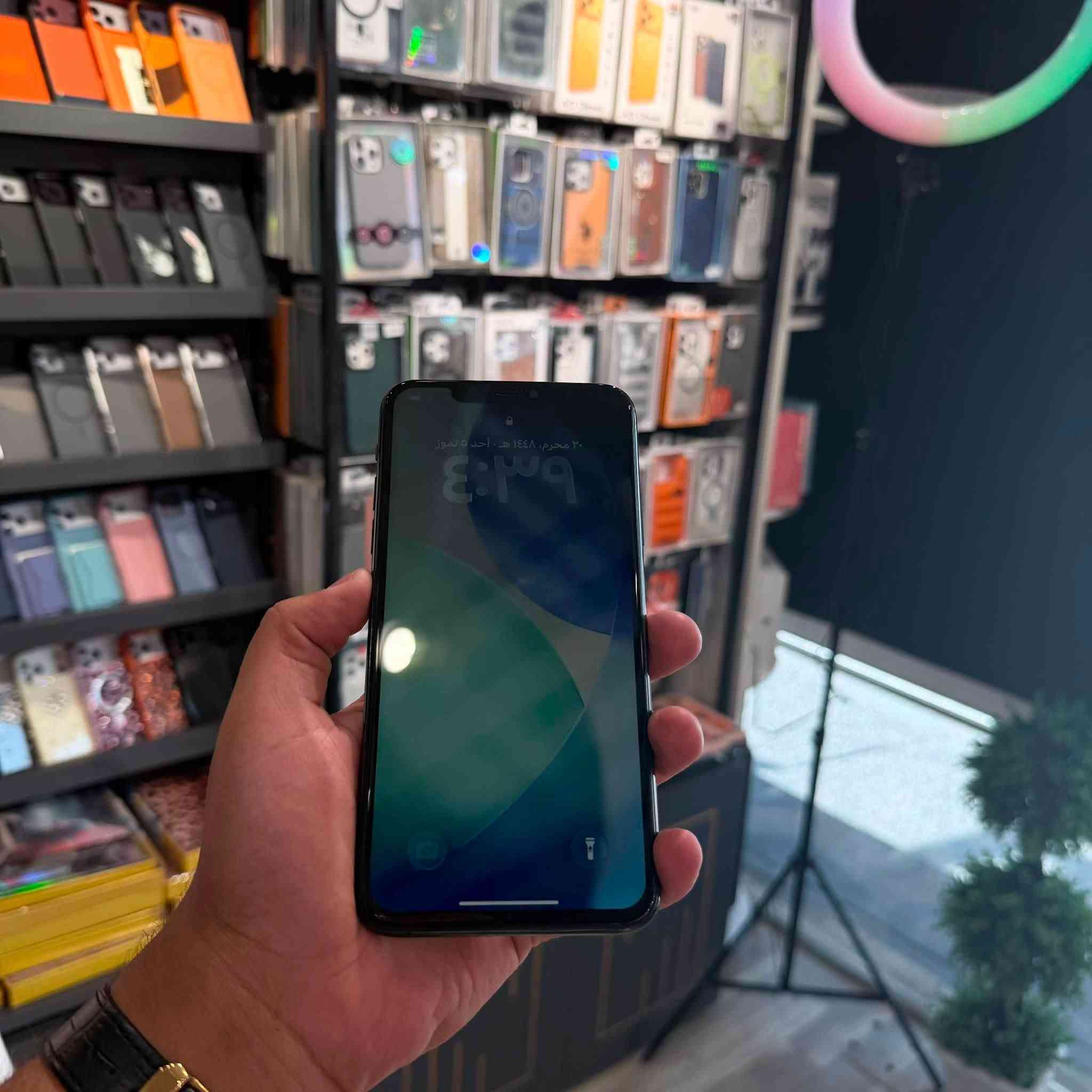 آيفون 11 pro max
الذاكرة 256 - البطارية 76 🔋 - لون اسود 
📍 براند للموبايل - بغداد العامرية - الشارع العمل الشعبي مجاور عمارة نيكست لڤل ***********
السعر : 350 ألف 
متوفر توصيل
