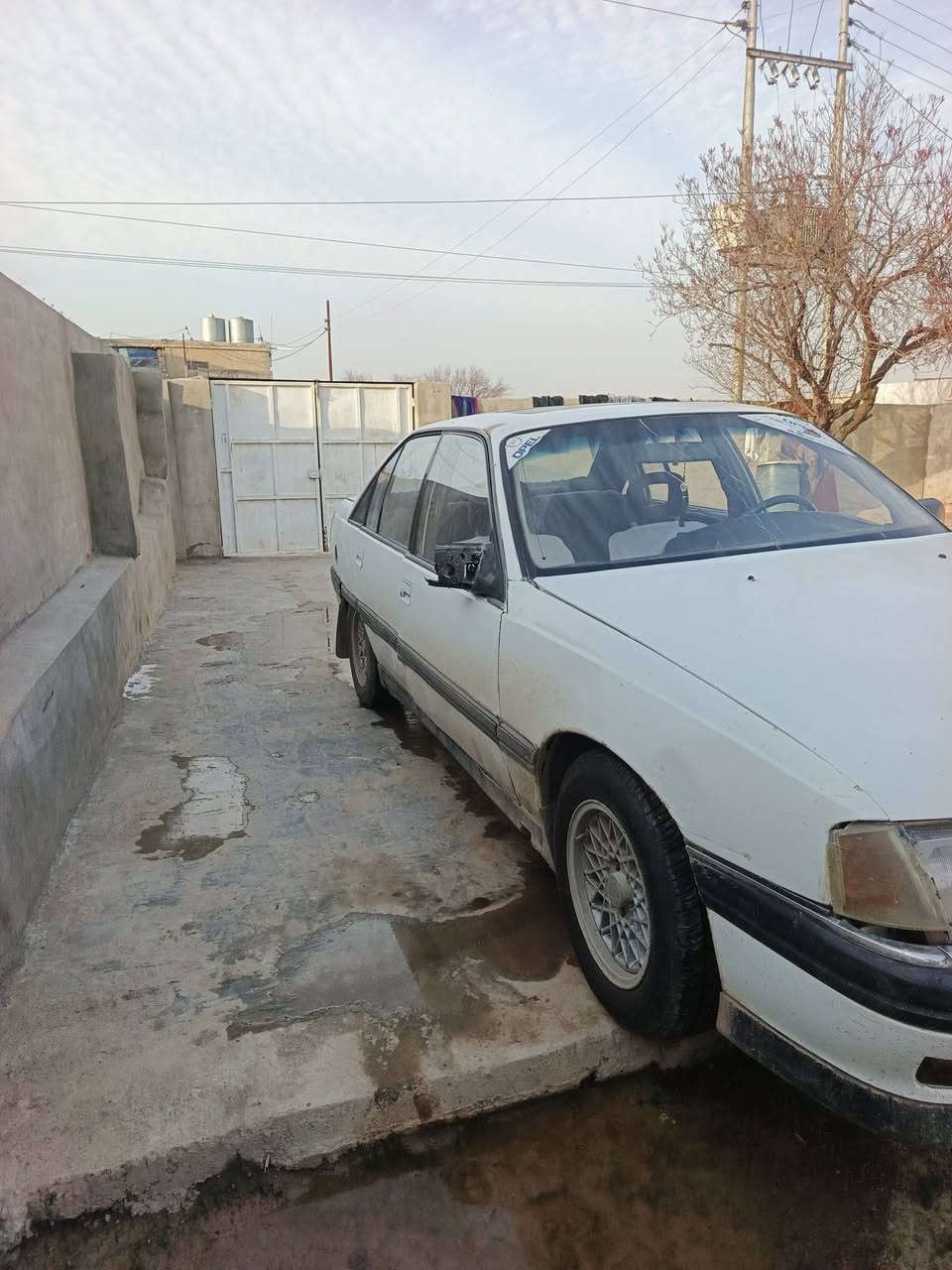 السلام عليكم اميكه للبيع سياره كير ومحرك شرط اكسل وكاردن وطخم تاير شادهن جدد دواخلها سقفيتها جديده سستم سماعات بيها رقم اخضر شرط التحويل السعر 24 وبي مجال ***********
