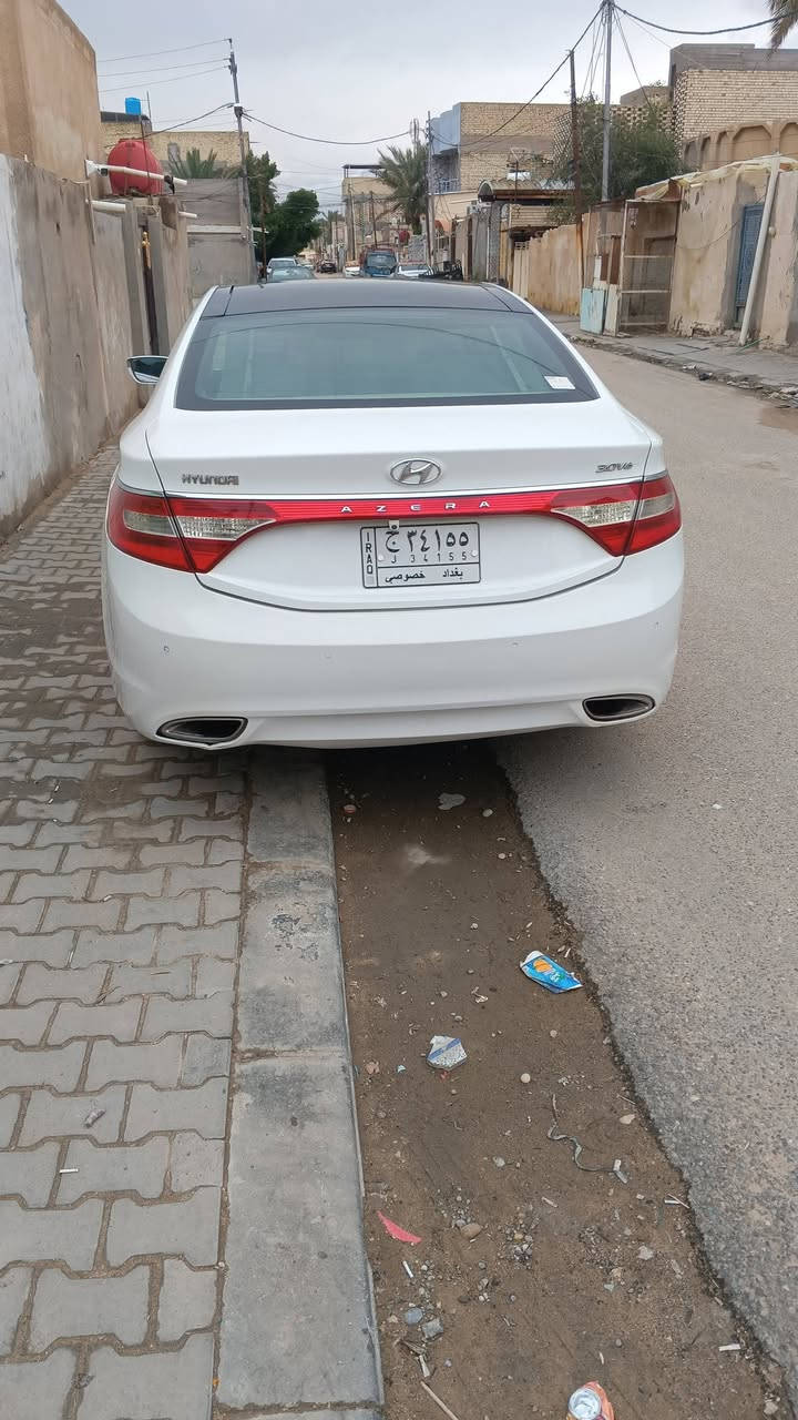 ازيرا موديل 12 بيه باب السايق وشوية جاملغ فول موصفات خليجية بصمة تحكم يدات بصمة شاشة قطعتين تبريد مكينة 6 سلندر كشنات كهربائية بنوراما فتحتين سقف اشاير بالمري المري شفط يعني كل المواصفات بيه مراوس فقط بسيارة بي واي دي أو نسيان سنترا موديل 25  مكاني نجف الاتصال ***********

