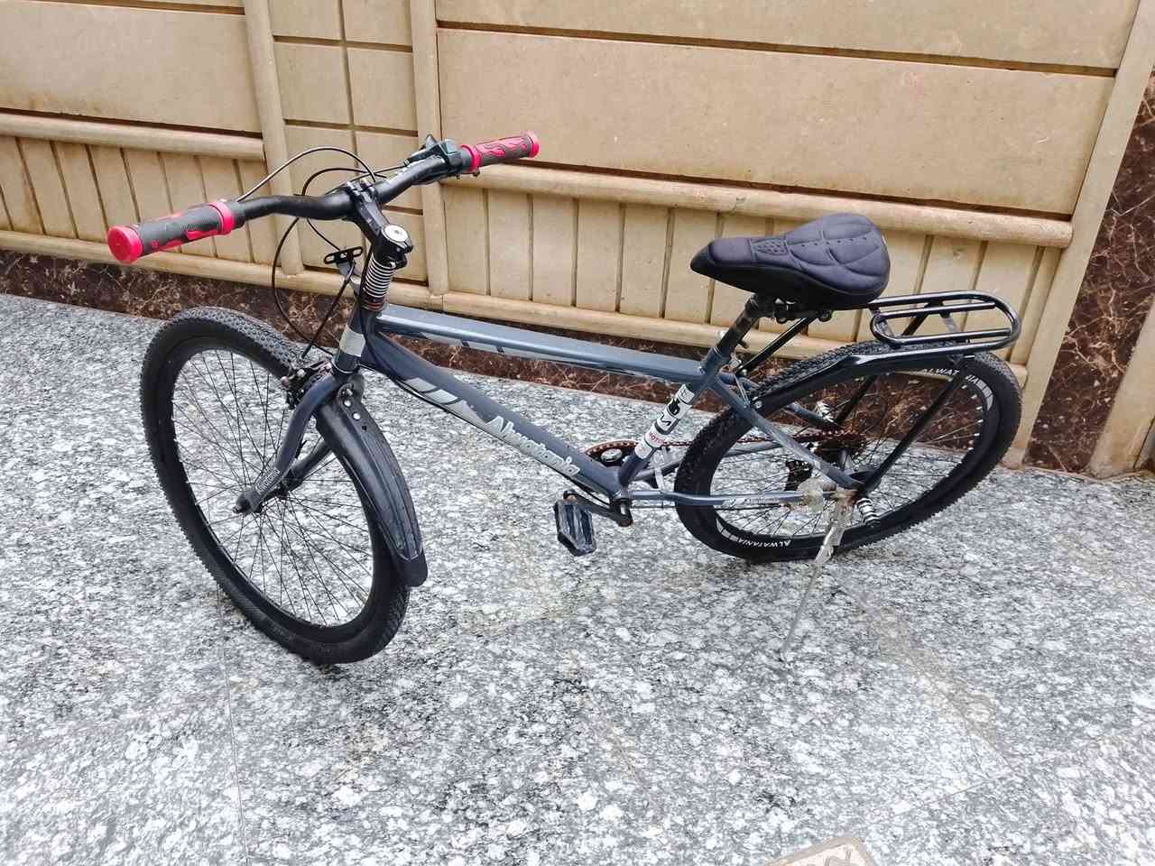 متاح بايسكل حجم 26
جديد. بس متروك 
كلشي ما تصرف عليه 
البيع أو معارضة بعبد الحليم كير
المكان حي فلسطين 
السعر 120 وبي مجال


**إذا كنت صاحب هذا الإعلان وتريد حذفه لأي سبب، رجاءا أرسل رسالة إلى الدعم الفني**