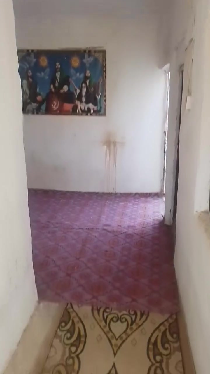 السلام عليكم دار للأيجار طابق ثاني يتكون 2 نوم استقبال صاله وخدمات كربلاء حي العسكري قطاع 13 سعر 250 الف/ *********** / ***********

