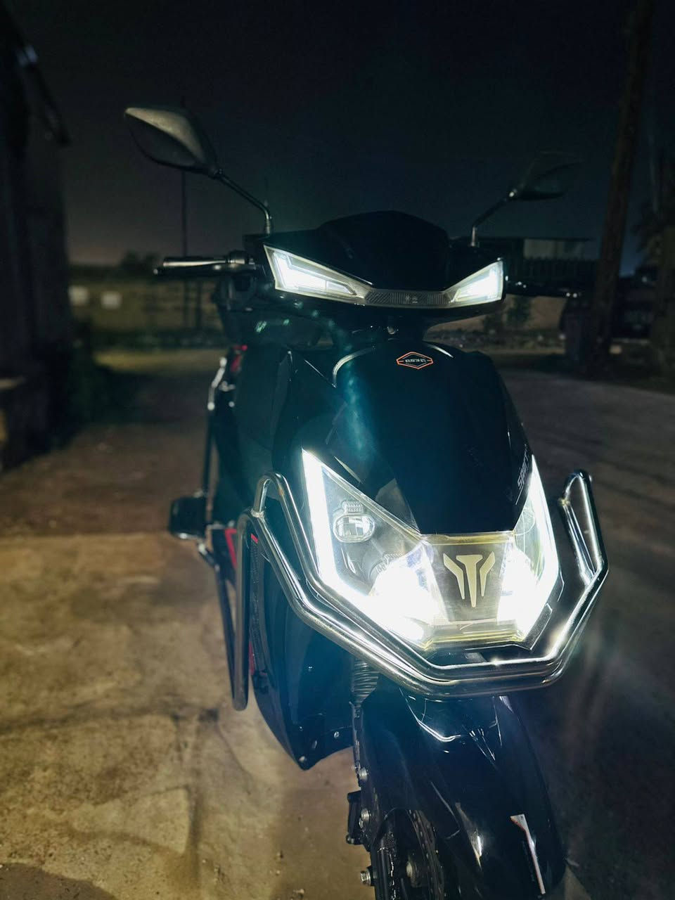 السلام عليكم اخوان 
دراجة شحن للبيع 
6 بطاريات 
السعر 700 وبيه مجال 
المكان بغداد 
رقم الهاتف 
***********
