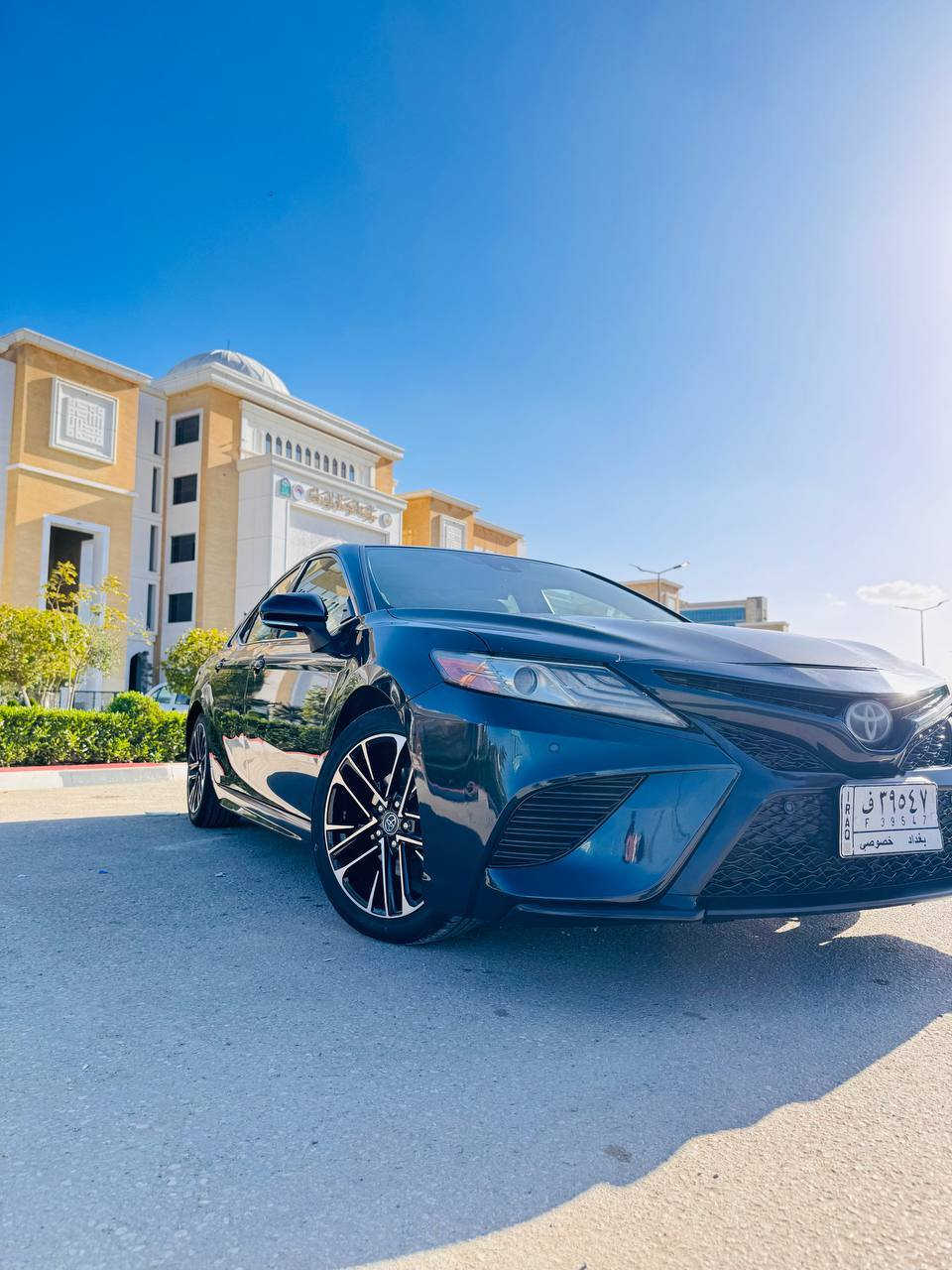 تويوتا كامري (XSE) 2018🖤🔥
🇺🇸 وارد أمريكي

💪 محرك 6 سلندر (V6)
🚘 دفع أمامي
💡 مصابيح LED أمامية وخلفية
🔊 دبل إكزوزت
🪑 داخلية جلد
🔑 دخول ذكي
📺 شاشة عرض 8 إنج
🌤️ فتحة سقف بانوراما
🎥 كاميرا خلفية
📡 حساسات أمامية وخلفية
🛡️ أنظمة أمان ABS / VSC / TRC
🛞 تخم تاير جديد
🔧 حدادية جديدة
⚠️ حادث قبق جنطة (صور الحادث مرفقة)
السعر 170..  وبيه مجال 
 مكان السياره : كربلاء 
رقم لهاتف :👇
 *********** / ***********
