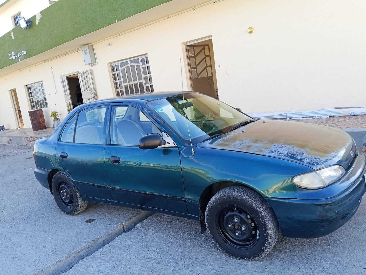 سلام عليكم  هونداي اكسنت موديل 96 رقم بغداد نكليزي محرك مكفول كير اوتوماتيك سياره بلاديه السعر 33 بيها مجال حك جيه مكان ديالى بعقوبة / ***********

