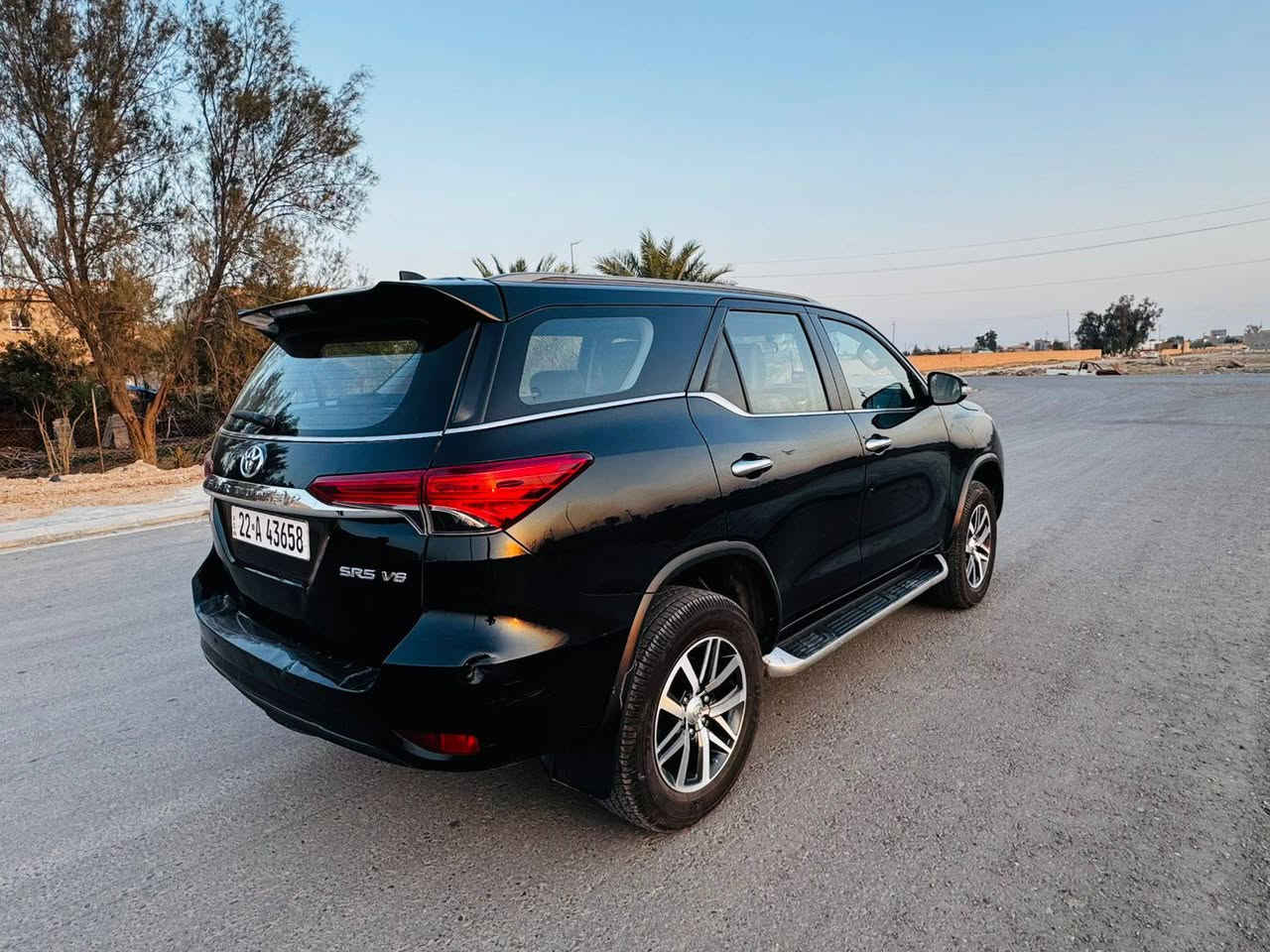 السلام عليكم
تويوتا فورتشنر 2016 خليجي 
بيها صبغ بالبونيد والجاملغ الايمن مبدل بدون دواخل 
رقم اربيل 
سنوية ورقم جديد 
شرط التحويل 
6 سلندر 
محرك 4000
بصمة 
صندوق كهرباء 
فور ويل 
كاميرا خلفية 
محرك كير تبريد صدر بالشرط 
السعر 23000$
ب230ورقة وبيها مجال بسيط 
العنوان 
صلاح الدين قضاء الدور 
***********
