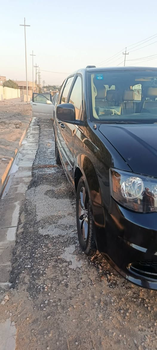 السلام عليكم للبيع دوج كرفان 2017 وارد امريكي جاملغ خلفي بدون دواخل 6 اسلندر 7 راكب كشنات جلد بيبان  كهرباء بيه مكانات صبغ اثر شخوط ابيع حزام رقم بابل مشروع وطني مكان السيارة البصرة  السعر 142 بيهه مجال حك الجيه الاتصال فقط ***********
