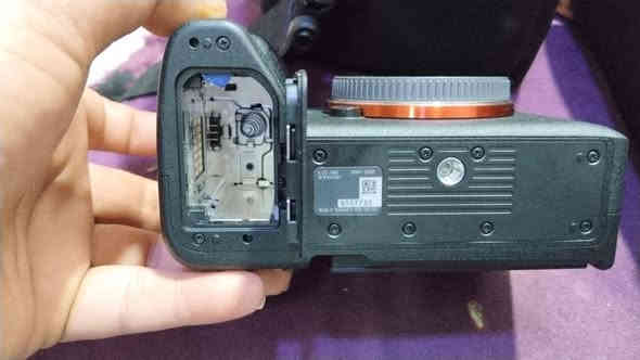 كامره سوني a7iv اخت الجديده شتر 400 صوره فقط
السعر مليونين وربع 
عدسة 70-24 سكما الاصدار الثاني أيضا كلش نظيفة مع الجنطة والقبغ والهود السعر مليون مليون و100 
مكاني بغداد حي الجهاد 
***********
