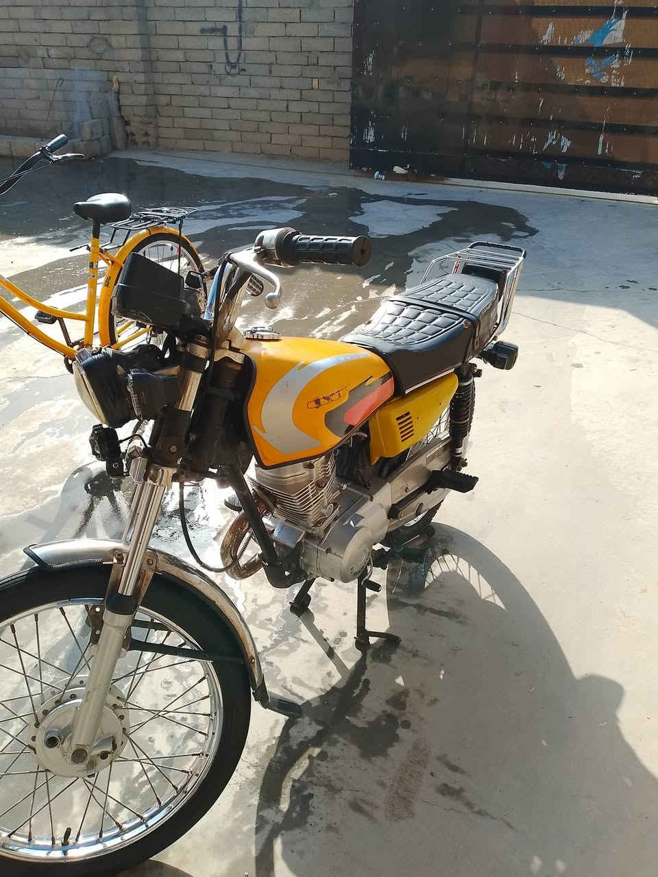 السلام عليكم شباب دراجه للبيع سعر500 محرك رابيدو مفتوح للدراجه الاتصال على هذا الرقم ***********
