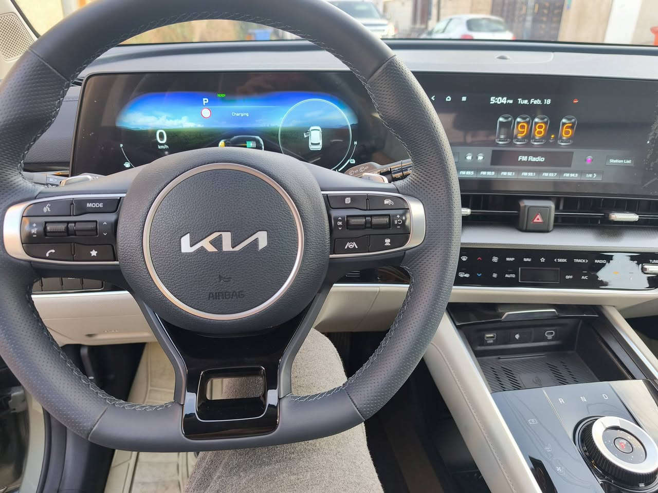 كيا سبورتج 2024 خليجي حجم لارج هايبرد لون زيتوني  رقم بغداد سنويه باسمي ماشيه (12) الف كيلو مواصفات الفول الفول VIP مكفولة من كل شي بدون رصعه او شخط
عنوان الجادرية 

مواصفات
محرك 2000 هايبرد
بنوراما 
هاندر بريك بصمه + اوتو هولد + مانع نزلاق + مانع نحدار 
كير ماوس
جنطة كهرباء
شاحن واير ليس للهاتف النقال ستيرن رياضي D + شفتات ستيرن 
لايت وبكلايت فول LED
حساسات امام وخلفي 
كامرات عدد 4
جام سايق وبصفه دبل جام للعزل صوت
رادار امامي وخلفي وجانبي مع تحديد وتنبيه الخروج من المسار مع توقف ذاتي لتجنب الاصطدام
داخل لونين اوف وايت وازرق مع تطعيمات بيانو بلاك
كراسي كهرباء مع ذاكرة وتدفئة وتبريد  الكشنات الإماميه. والخلفيه تدفئه 
تحكم بكرسي بصف سايق من الخلف
تحكم دشبول لمس كامل مع انارة متغيره من الشاشه
سستم صوت هارمن كاردن
شاشه متصله مع العدادات
ايرباك 10 

*********** واتساب
