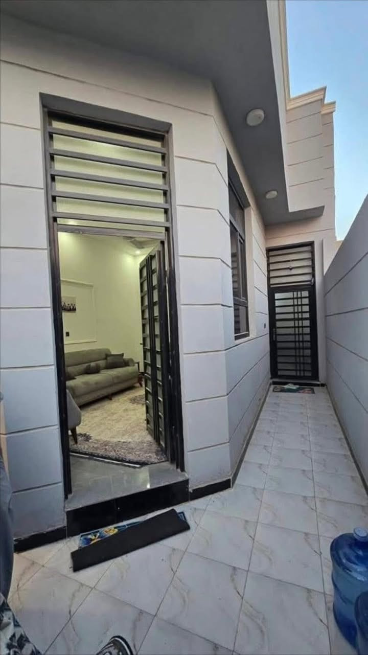 � دار للبيع – بناء حديث 🏡

📍 الموقع: التقية الثالثة داخل مجمع الروان السكني
🚗 على الشارع الرئيسي
📄 السند: زراعي 25
📐 المساحة: 100 متر
🏗️ البناء: طابوق وصب كونكريت

✨ تفاصيل الدار:
🔹 غرفة نوم
🔹 صالة استقبال
🔹 مطبخ
🔹 صحيات داخلية وخارجية
🔹 طارمة

دار مرتبة وبناء حديث، موقع ممتاز 

🔺#للاستفسار مراسله واتساب ع الرقم التالي 

 *********** /  اثير الكرعاوي 📲

—————————————————————
