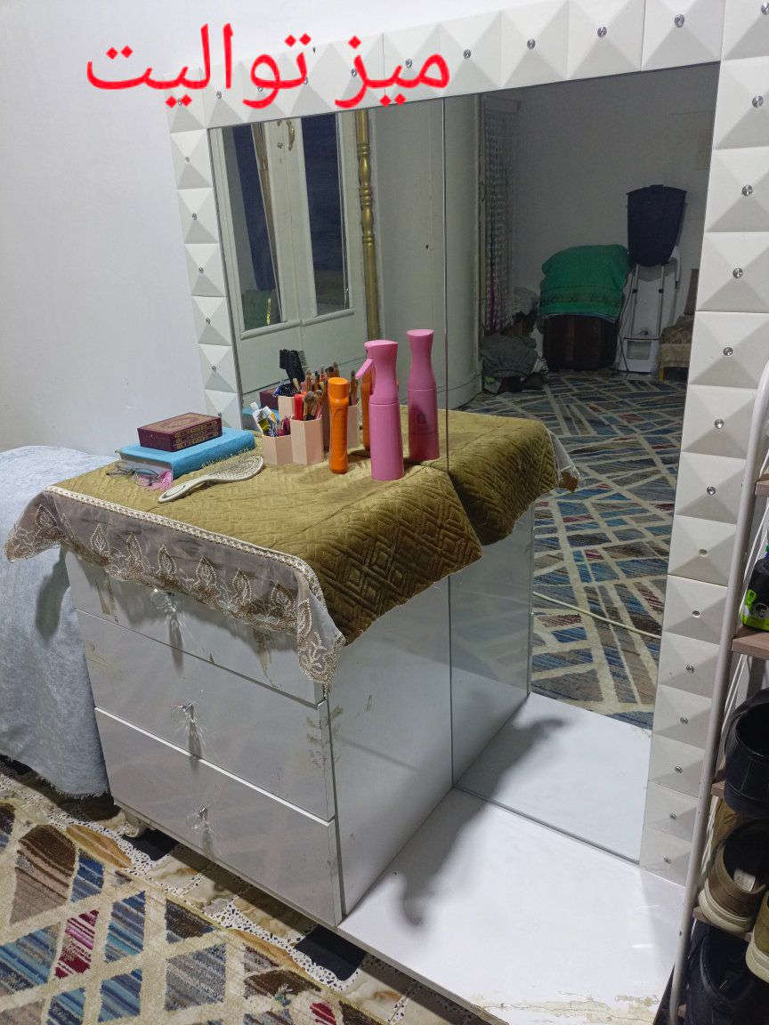 السلام عليكم
 غرفة نوم تركي ثقيل ..للبيع 
السعر 400
*********** صاحبها
