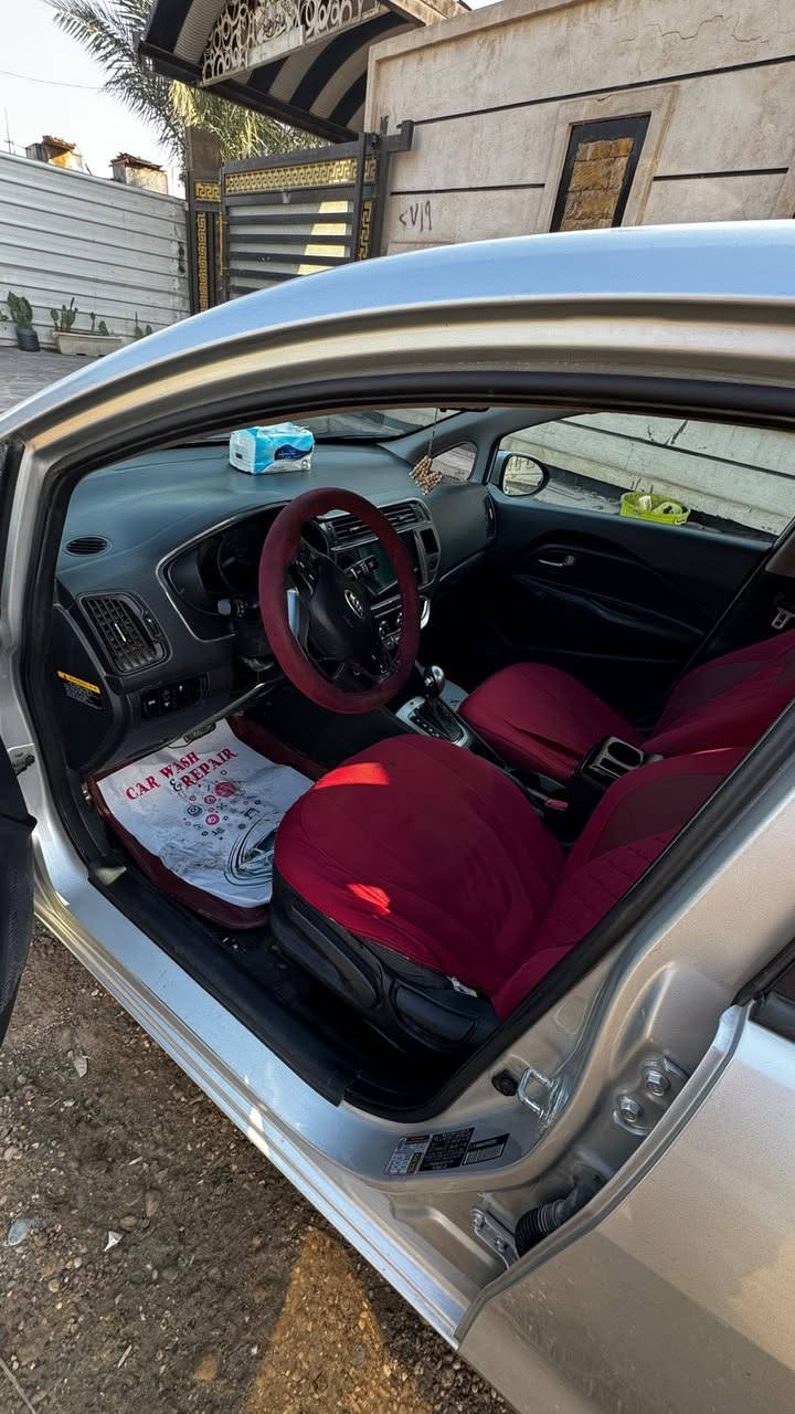 السلام عليكم كيا ريو موديل 15 
 ماشية 71 محرك 1600
رقم بغداد وراد امريكي حادثة فقط الصندوك الخلفي والباقي مكفول تخم تاير جديد وتبريد جديد سيارة جاهزة من اي نقص سعرها 78 ورقة رقم الهاتف 
***********
