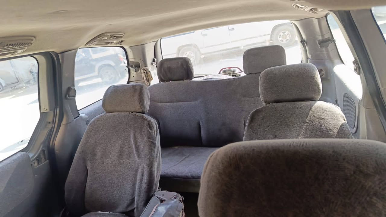 السلام عليكم كرنفال كاز 2000محدثه 2005 للبيع سياره حلوه تبريد شغال رقم انكليزي مكان السياره  والمالك السماوه راده 50 ورقه امراوس حسب القناعه موبايل  ***********
