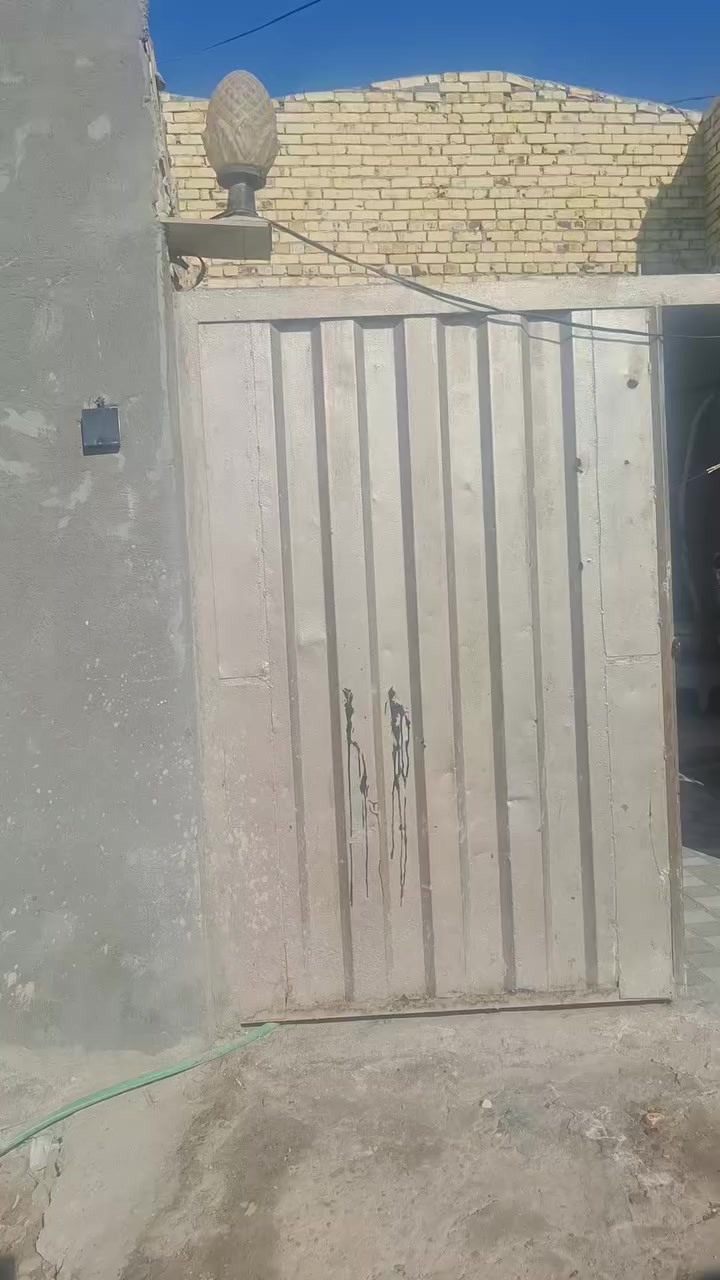 للبيع ٢٠٠ متر اساس مسلح سكف عكاده شلمان بلجيكي بناب طابوك وفرمستون عالي عن شارع عرض شاع ١٥ متر غرفتين ٥في٤٢٠ صاله ١٠في ٤ ستقبال ٦في ٤ صحيات خارجيه وداخليه ماي كهرباء مولد مدارس هليه وحكوميه قريب على شارع العام طابو زراعي سند ٢٥ وبي محل ٥في ٤ صطح شتايكر كراج سياره شراي نتصل للبيت بل تقيه ثالثه شارع الكرينات بصف طابو  صرف رقم موبايل *********** السعر ٩٥ وبي مجال
