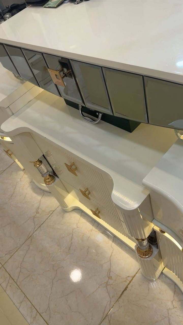 حبايب غرفة نوم تركي فخمة جديدة بعدها مال عروس قبل 3اشهر اشتروها 10 قطع بسعر مليونين وبيها مجال مستعجلة عل بيعتها


**إذا كنت صاحب هذا الإعلان وتريد حذفه لأي سبب، رجاءا أرسل رسالة إلى الدعم الفني**