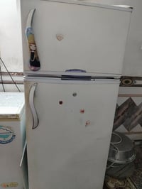 ثلاجة • انابيب متضررة • للبيع