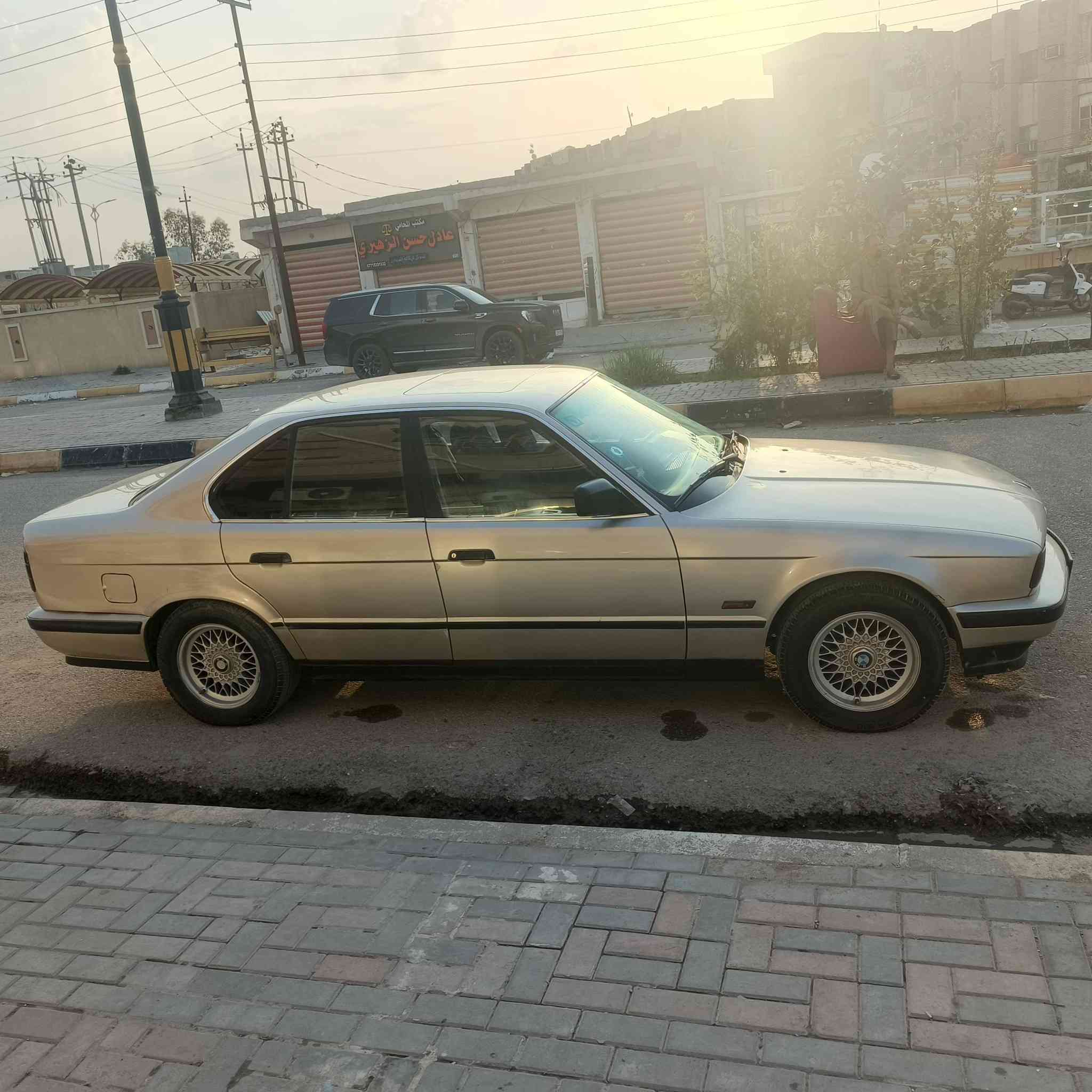 بي ام ٥٢٥ اصل كامله مابيها اي نقص كير محرك كهربائيات تدفئه تبريد  مسكر كبس كير اوتوماتيك السيارة باسمي السعر ٦٥ وبيها مجال قليل ديالى بعقوبه 
***********
