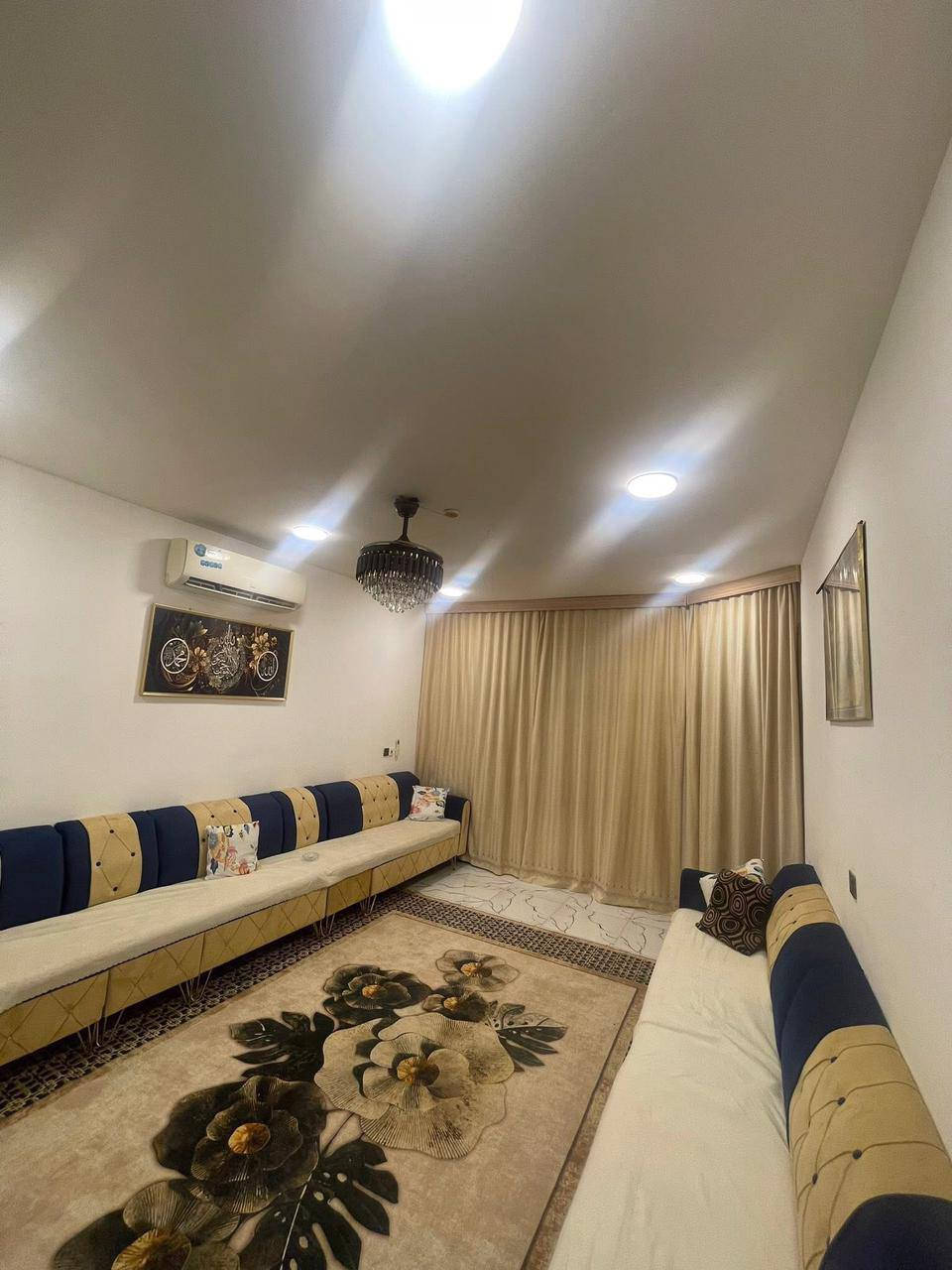 سلام عليكم
دار للبيع  🚞 

مساحه 550  متر واقع حال 850  متر واجه ١٨ متر طابو زراعي سند 25 عله طابو المحموديه بناء حديث ٣ غرف نوم حمامات  2 بناء سنه 2024 العنوان خلف بازين خانه حي الصفاء قرب حولي المحموديه تبليط الباب البيت مدرسه قريبه  ماء خطين +بير الاستفسار الاتصال صاحب البيت ***********
