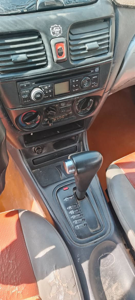 السلام عليكم عندي سني للبيع
موديل 2002
رقم بغداد 
السعر 60 وبيها مجال بسيط 
التواصل عله الرقم 
***********
