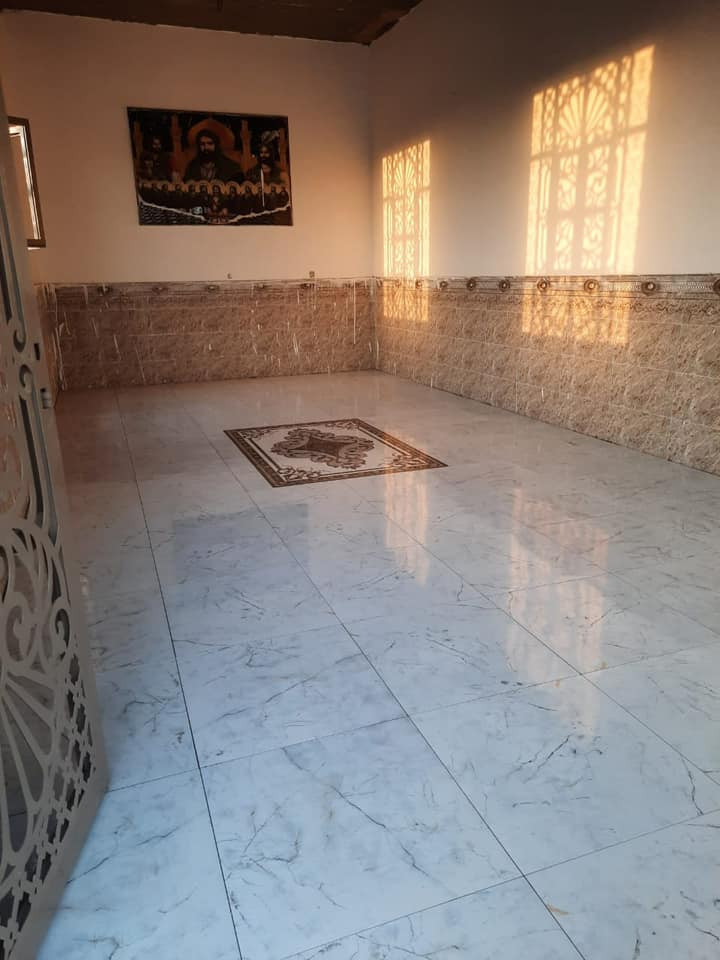 دار متكامل للبيع يتكون من ٣ غرف ديوان مطبخ حار وبارد صالة مع موزع على الغرف مع مجمع صحيات بالاضافه الى حديقة مساحة البناء ٢٢٥م مساحة القطعة ٩٠٠م بناء درجه أولى الموقع سفوان مقابيل المستشفى الجديد للاستفسار على الرقم ***********
