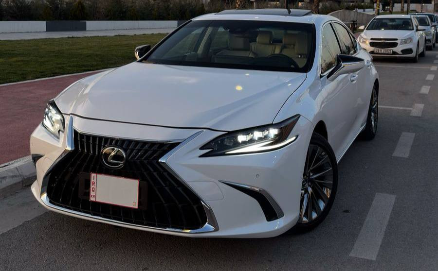 لێکزز ES 300h 2025  هایبرید ئەلترا لەکژەری
 (قەپات مواسەفات)، وارد
 ئەمریکی ، ڕەقەم کاتییە
 و ٣ مانگی ماوە.
 تەنها ٣،٠٠٠ كم ڕۆیشتووە
 و حسابکە سفرە،
 ڕەنگی دەرەوە و ناوەوەی
 سپییە. لە ڕووی بۆیاخەوە
 تەنها بۆنیتی بۆیاخە،
 ئێرباگەکانی سەدا سەد بیلادییە و هیچی نەتەقیوە. بزوێنەرەکەی ٢.٥ ی هایبریدە (بەنزین و کارەبایی)، خاوەنی دوو سویچی بەسمە و کارتی بیلادییە (کۆی گشتی ٣ بەسمە).
سەبارەت بە مواسەفاتەکانی؛ شاشە گەورەیە
١٢.٣ ئینچ، کامێرای ٣٦٠
 و داتاشۆی سەر جامی هەیە،
 لەگەڵ سیستەمی دەنگی ناوازەی Mark Levinson (١٧ سەماعە). لایتەکانی پێشەوە ٣
 عەدەسەیە، جام و فڵچەی پێشەوە هیتەرە 

سعر لە کۆمێنت داوابکە ڕاستەخۆ بۆت دیت 📩 

(بۆ پاراستن لە بەستن لە زستاندا)، هەروەها جامەکانی دەبڵن بۆ کپکردنی زیاتری دەنگی دەرەوە. کوشنەکانی سایەق و سەکن سارد و گەرمە، بە ١٤ شێواز بە کارەبا ڕێکدەخرێت لەگەڵ میمۆری، سوکانیشی هیتەرە. تەواوی تایبەتمەندییەکانی سەلامەتی تێدایە وەک: ڕادار، ئۆتۆ ستۆپ (پێش و دواوە)، پاراستنی خەتی جادە، ناوچەی کوێر، و ئەداپتیڤ کروز کۆنترۆڵ (تەحدید سورعە بەپێی سەیارەی پێشەوە). سندوقی کارەباییە و بە قاچ دەکرێتەوە، پەردەی دواوە و ئاوێنەکانیش کارەبایین. لەگەڵ ئەوانەشدا: سلاید، شەغاڵ، شەحنی وایەرلێس، ئۆتۆ هۆڵد، دیکۆری فۆرمیکا، لیدی ناوەوەی ڕەنگاوڕەنگ، و ویلی ١٨ی تایبەت بە ئەلترا لەکژەرییە کە زۆر کپتر و بێدەنگترە.
ناونیشان سلێمانی

ژمارەی خاوەنی
***********
