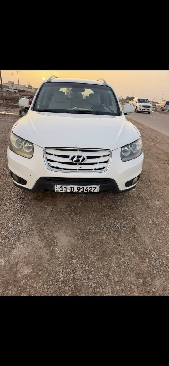 سنتافيه.   ٢٠١٢ 
سياره جديده بمعنى الكلمه 
محرك  ٦
سنويه جديده يعني سياره مصفره 
رقم بغداد مشروع وطني 
حداديه جديده 
السعر ١٤٥  وبيها مجال 
مكانها ميسان
***********
