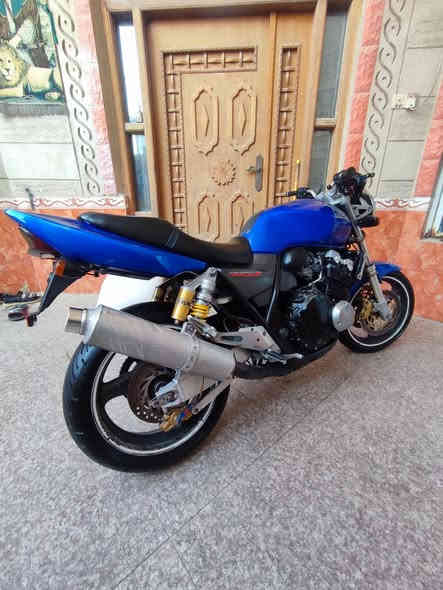 للبيع سيبي فور جيل الثاني هايبر دراجه حلوه ومال جناي مكان ناصريه سعره مليونين ونص ***********
