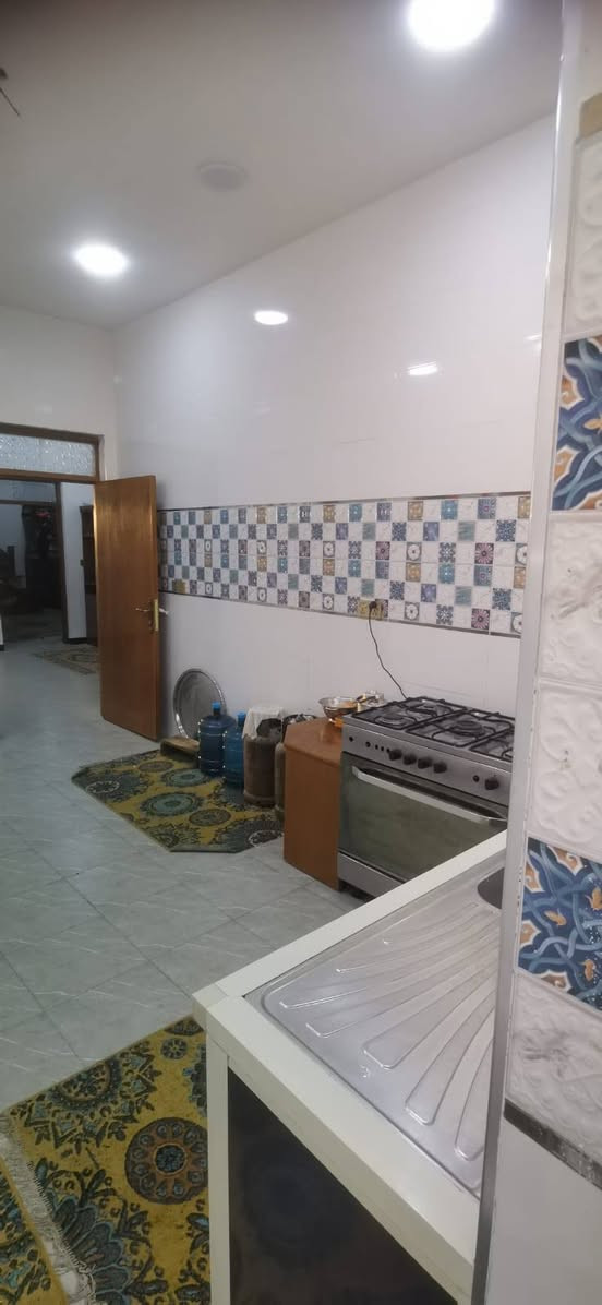 يتوفر بيت في أبو منيصير حي الكرامه قريب جداً من الشارع
المساحة 150متر__ وجه 7ونص
السعر 90وبي مجال
للأستفسار
*********** واتساب
***********
