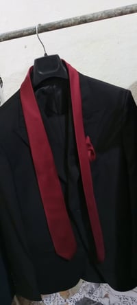 مكوى الامين غسل وكوي وتغليف كافة انواع الملابس وازالة البقع والدهون وا...