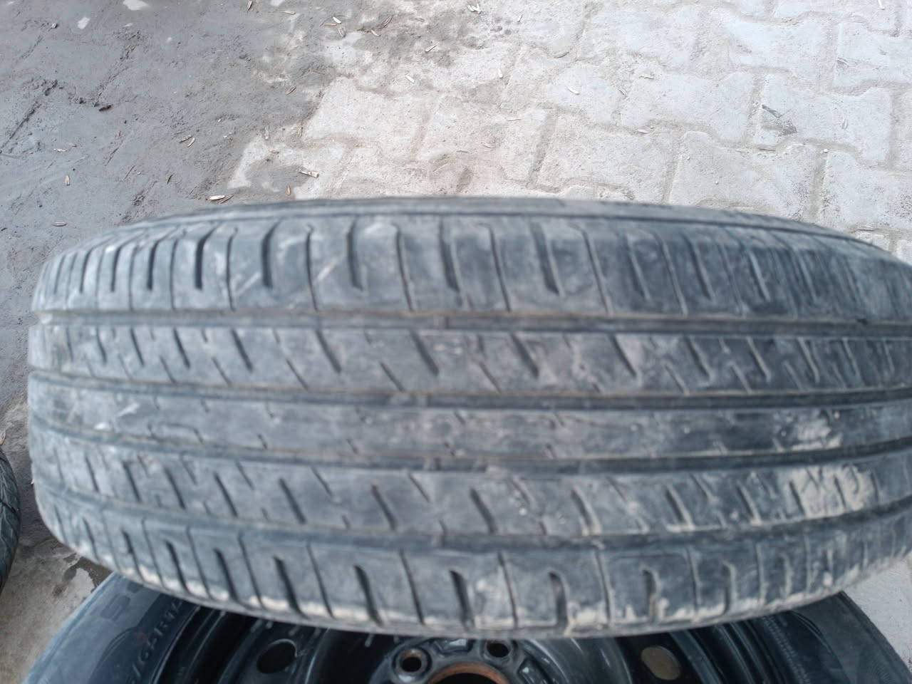 سلام عليكم
ويل حجم 15 مع إطار استعمال قليل تخم 
لون فيلي واسود مصبوغ حراري
سعر تخم 180 الف 
حله حي صناعي


**إذا كنت صاحب هذا الإعلان وتريد حذفه لأي سبب، رجاءا أرسل رسالة إلى الدعم الفني**