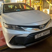 كامري خليجي للبيع 2024 هايبرد  مكفوله من الصبغ بيها طخه جدا بسيطه وعلا...