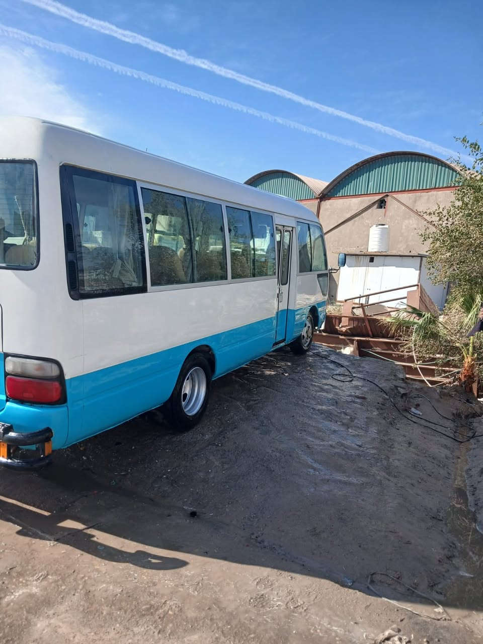 السلام عليكم كوستر للبيع مديل 2005مكينه كير اكسن تبريد كفاله كشن ستاركس دوشمه عامه رقم بصره انكليزي بسمي تحويل ثـانــي يوم السعر 195وبيها مجال رقم ***********مكلف بل نشر
