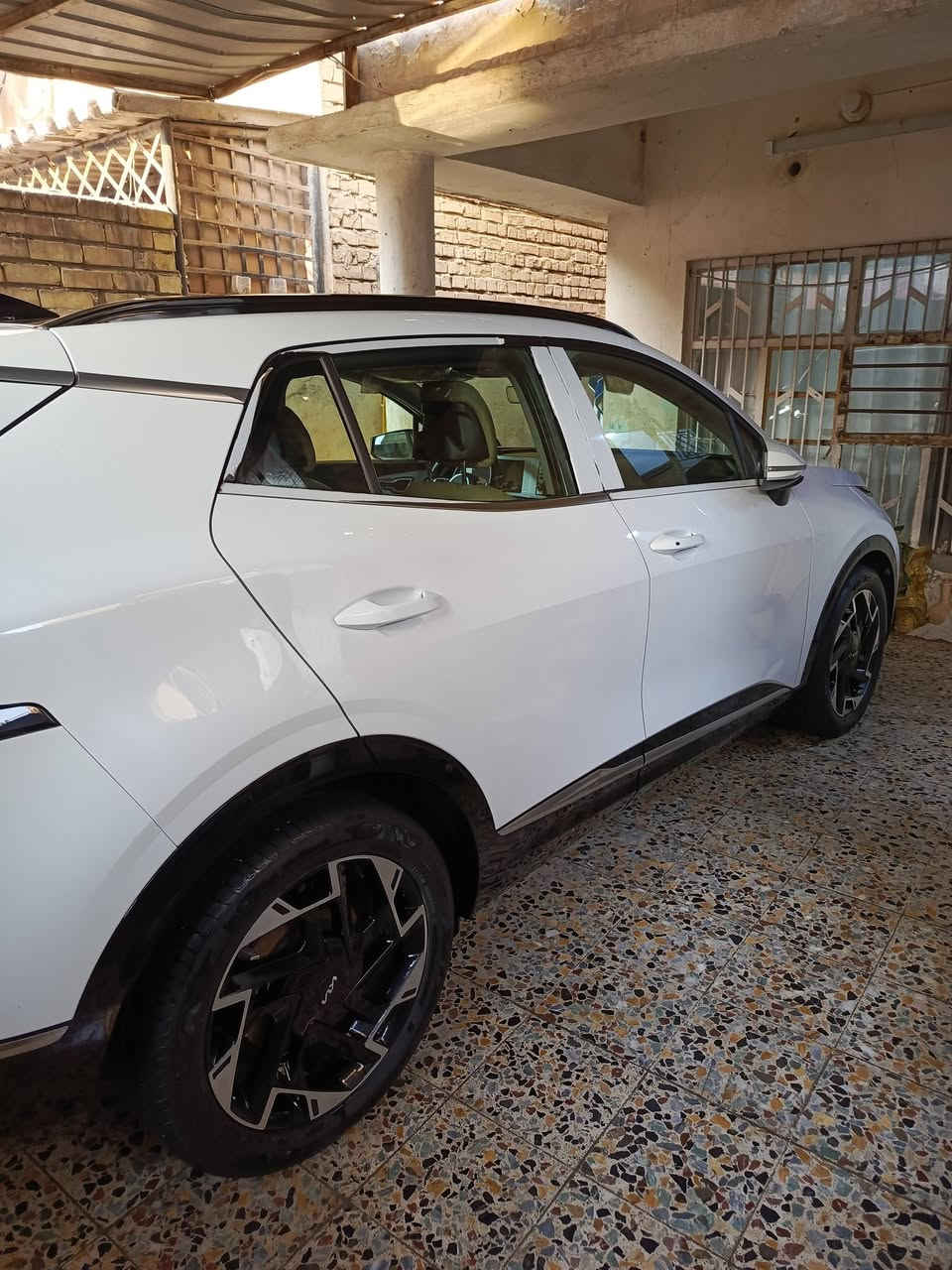 السلام عليكم
كيا سبورتج ٢٠٢٣  خليجي كوري اصلي 
سياره جديده بحاله الوكاله والضمان 
ماشيه 33 الف كيلو حقيقي رقم بغداد انكليزي الجديد  بأسمي 
* بانوراما 
* داخل بيجي
* سعة المحرك 2.0L
* ويل كب ١٩
* تشغيل عن بعد
* حساسات أمامية + خلفية
* شحن واير ليس
* هاند بريك بصمه
 * بصمه عدد ٢
* مري شفط + اشارة
* منافذ شحن للمقاعد
* تبريد بيانو قطعتين (منفصل)
* كراسي كهرباء+تدفئه كشنات + تدفئه استيرن  
* لد ترحيب
* اوتو هولد
* شاشه كبيره
* نضام نزول منحدرات
* مانع انزلاق
* تحكمات ستيرن
 * كامره خلفيه دواره 
* ماسحه خلفيه
* بصمة دخول 
* حساس مطر
* لايت لد زنون LED
* بك لايت زنون LED
* بروجكتر لد
* اوضاع قياده 
* مخرج منفذ طاقه 
* بلوتوث
* مرايا داخليه تعتيم
* مثبت السرعة Cruise
* المودات والأوامر الصوتية
* أوضاع القيادة  Drive Mode
* فحص أنظمة السيارة 
* الارضية مغلفة بجلد لون بيجي 
* سبير ما نازل 
السيارة مكفولة من محرك و گير و الحادث و الصبغ والبارد والتكحيل  
* السعر 232 وبيها مجال حك الجيه 
* مكان السياره بغداد الشعب حي اور 
* استفسار اكثر ***********
