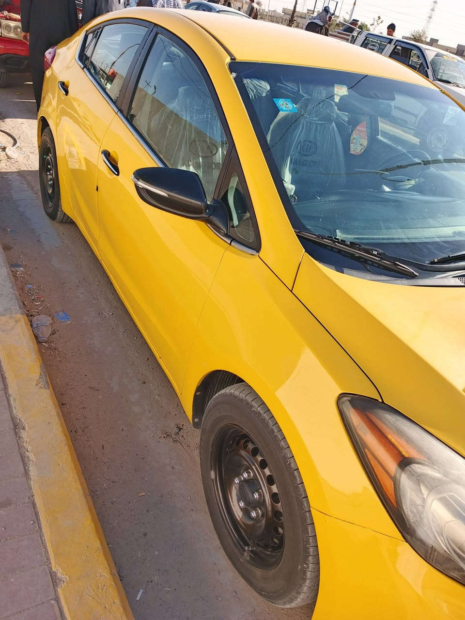 السلام عليكم للبيع كيه فورتي 14بيها باي تبديل 
بسمي سنويه جدده كير محرك تبريد كهربائيات سعرها 100وبيها مجال واذ مراوس أبيكم هم ترهم
مكاني السماوه الخضر ***********
