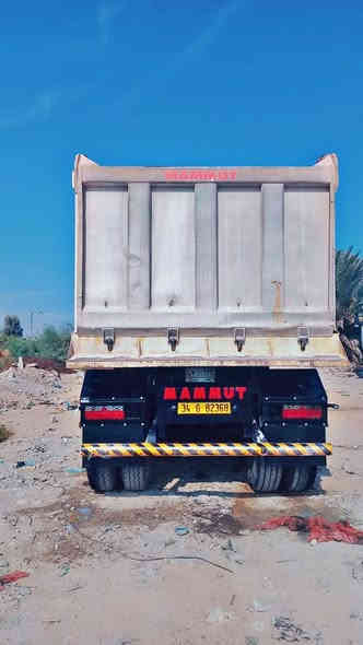 سلام عليكم عربانه ماموت 2007 تخم تاير 3محاور *********** لاستفسار
