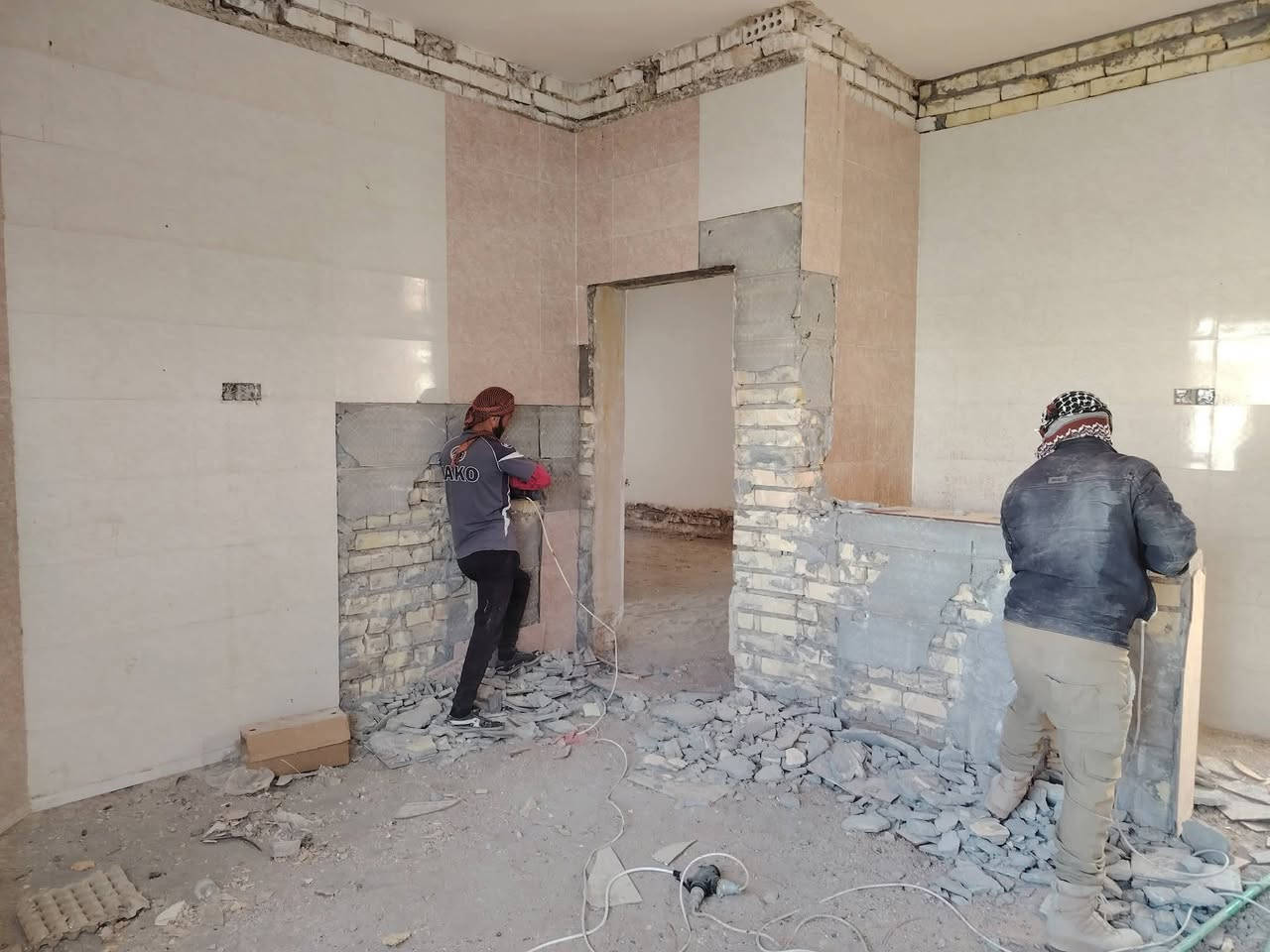 سلام عليكم  /  يوجد كادر عمل جاهز /  تصعيد مواد /  تنضيف بيوت /  تفليش /  تكشيط /  دفن نهري /  شقلنه ليل ونهار /  ومعداتنه جاهزه  ومالك دخل بكلشي تأخذ شقل جاهز مني سلمني شقل وتأخذ شقل جاهز / ماعليك بس تصال على رقم /// ***********
