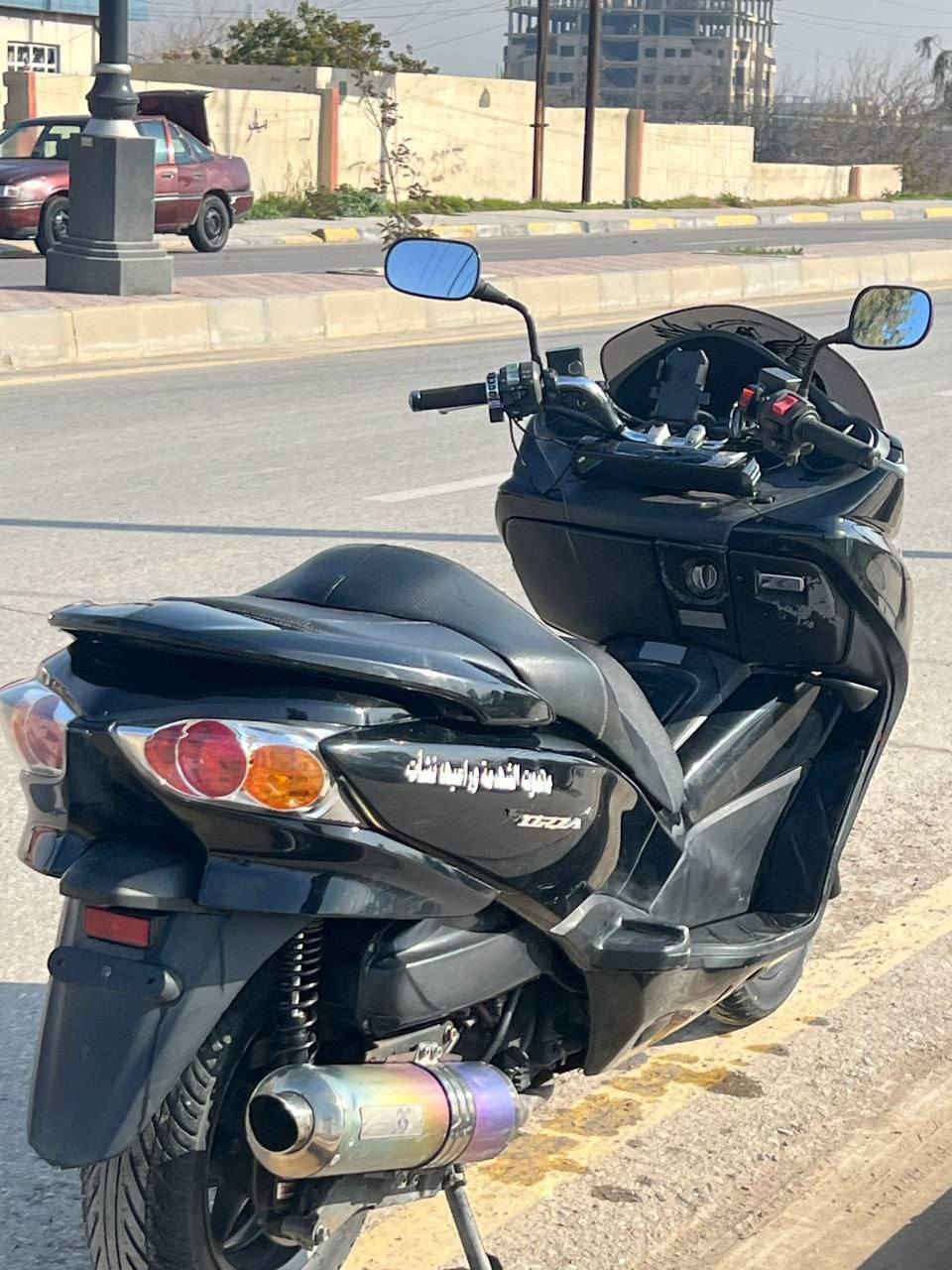 السلام عليكم
فورزة 010 للبيع فقط المو شراي لا يراسل ولا يخابر 
دراجه شرط كلها بلادي 
گزوز رياضي 
محرك شرط 
گير شرط 4 تحويلات + 8 نمر 
مسجل + سماعات 2
دراجة مكفولة كفاله عامه وبدون اوراق 
السعر مليون و 425 
مكاني الموصل/المجموعة الثقافية
***********
الاسيا واتساب فقط 
***********
