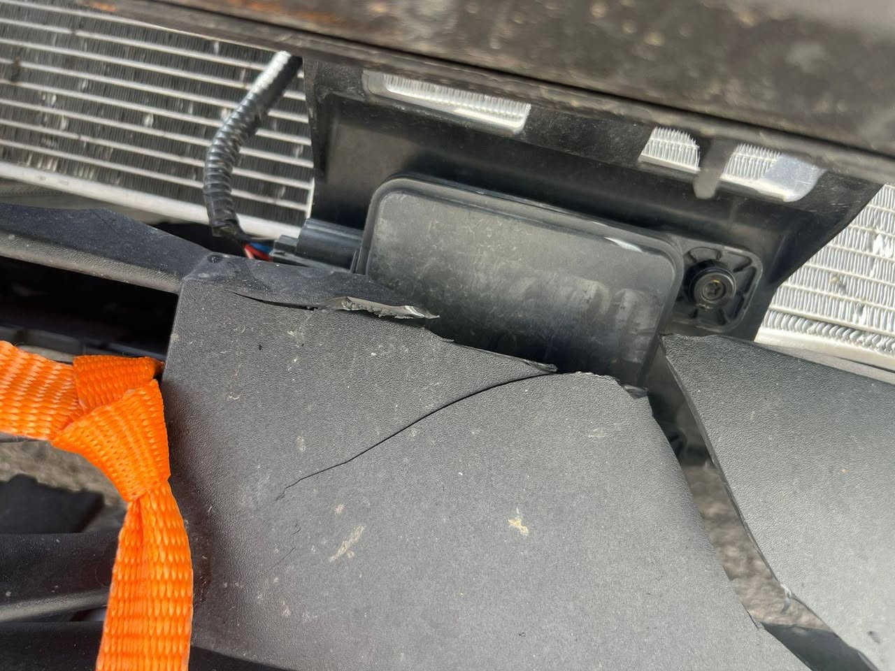 سلام عليكم سيارة كي فور موديل 2025 اي اكس حره 
السعر 120 رقم الموبايل ***********
