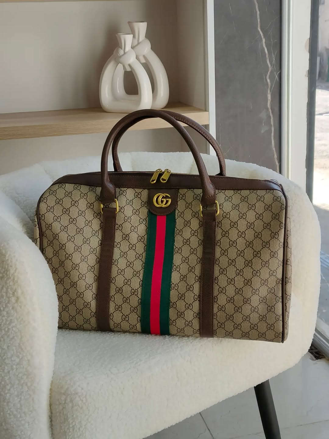 ✨ إذا تدورين على جنطة تشيل كل أغراضج وبنفس الوقت شكلها راقي... هاي هي!
👜 حقيبة ماستر كوالتي 
▪️ حجم كبير جدًا جدًا، ترهم حتى للسفر 
▪️ الجلد سوفت ويجنن 
▪️ القاعدة ثابتة ▪️ طلاء السحاب ثابت 
▪️ يجي وياها ميدالية وسير إضافي طويل 
▪️ متوفرة بـ 3 دزاينات وألوان مميزة
💰 السعر: 35 ألف دينار 
🚚 التوصيل لجميع محافظات العراق: 5 آلاف
 📸 التصوير حقيقي من داخل المحل ✨
للطلب والاستفسار راسلونا بالدايركت 💌


**إذا كنت صاحب هذا الإعلان وتريد حذفه لأي سبب، رجاءا أرسل رسالة إلى الدعم الفني**