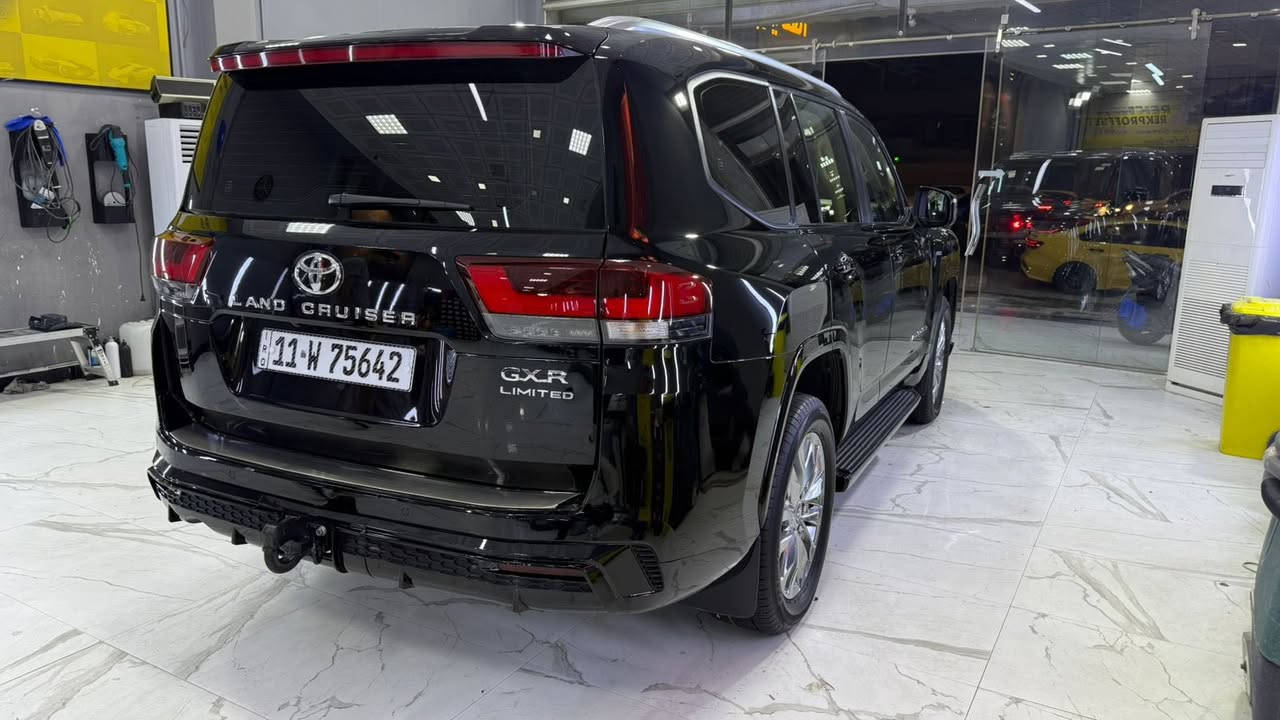 السلام وعليكم لاندكروز ساز بلاك موديل 2024 كفالة عامة ماشية 53000باسمي مكان شارع فلسطين او زيونة السعر 68000 الف دولار الاتصال ***********
