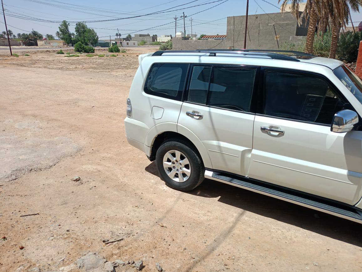 سلام عليكم باجيرو موديل ٢٠١٥ مكفولة كفاله عامه رقم جديد سنويه جديده فول مواصفات واحد على واحد كشنات جلد كهرباء تحكمات فتحه سقف تبريد ثلاث قطع زراك لايت كامره خلفيه سياره جديده محرك ما مفتوح بيه برغي ماشيه ١١٤ سويج عدد ثنين مكان السياره الديوانية السعر ١٦٥ وقابل للتفاوض ***********
