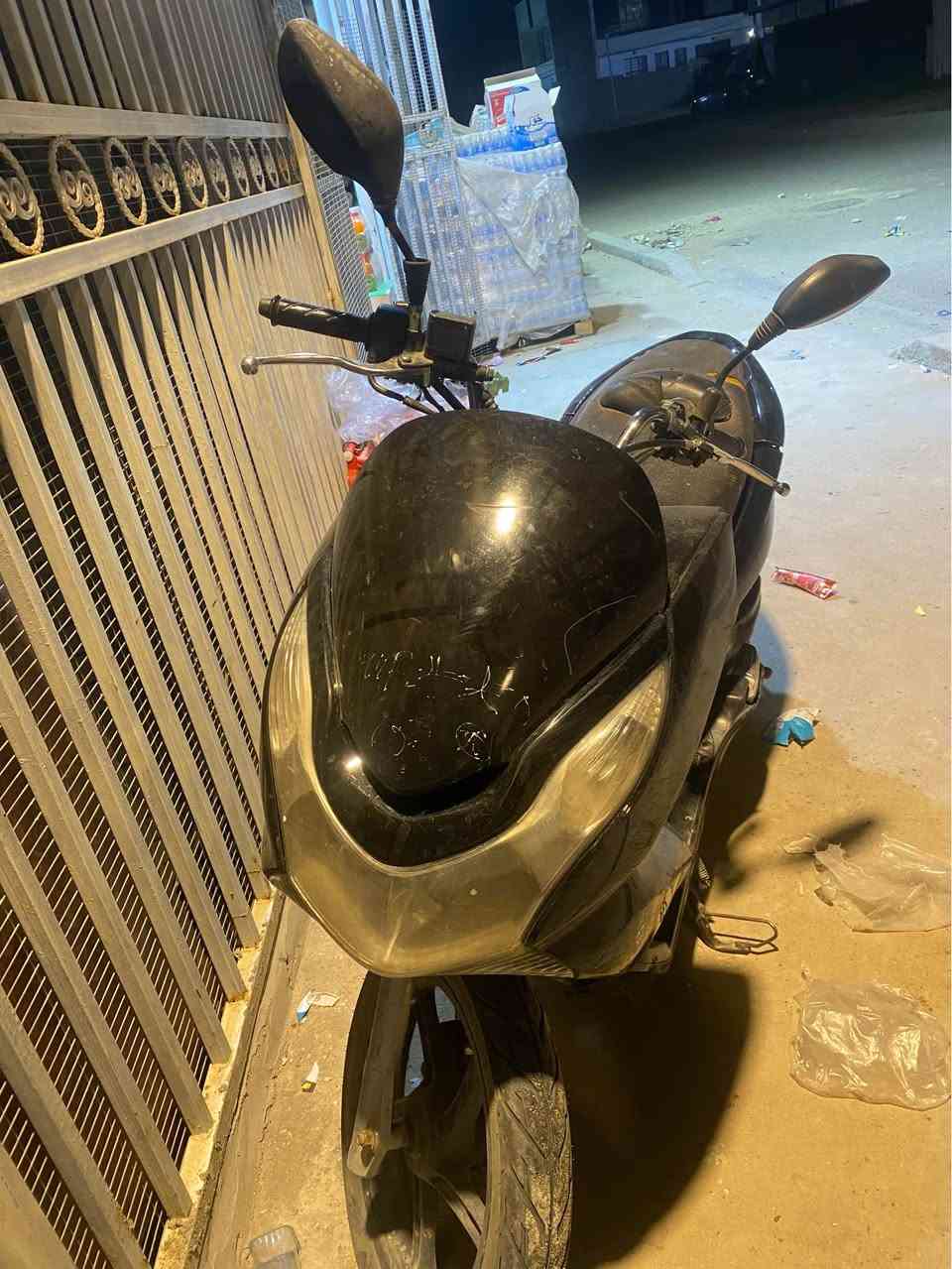 السلام عليكم دراجه بي سي اكس جيل اول مكينه125
دراجه ناعمه لا صوت لا تبخير 
مكينه مكفوله 
ناقصها بس استان تعليك 
مكاني مدينه الصدر الاورفلي 
السعر 1,100,000وبيها مجال بسيط حق الجيه 
*********** بغداد, العراق
