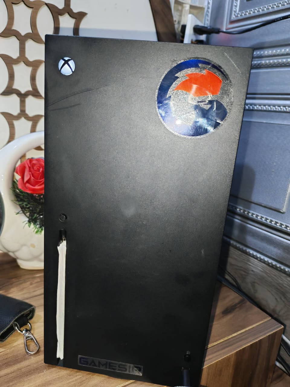 وحش الكيمينج (Xbox Series X) بحالة الوكالة + يدة احترافية مع العاب مملوكه
يا شباب، العرض للبيع (باكيج كامل) للي يدور نظافة وشغل مرتب. الجهاز استخدام نظيف جداً وما مفتوح نهائياً.
وحش الكيمينج (Xbox Series X) بحالة الوكالة + يدة احترافية مع العاب مملوكه​يا شباب، العرض للبيع (باكيج كامل) للي يدور نظافة وشغل مرتب. الجهاز استخدام نظيف جداً وما مفتوح نهائياً..
​تفاصيل العرض:
​الجهاز: Xbox Series X (العملاق الأسود) - نظافة 100%، يشغل أقوى الألعاب بدقة 4K وسرعة خرافية.
​الإضافة المميزة: وياه يدة GameSir T4 Kaleid (الشفافة بـ RGB). هاي اليدة مو عادية، أزرارها ميكانيكية و "Anti-Drift" يعني انسى شي اسمه درفت، واستجابتها أسرع بهواية من اليدة الأصلية.
​الملحقات: كابلات الجهاز الأصلية كاملة.
​الملاحظات:
​الجهاز واليدة بحالة "الجديد" (مثل ما موضح بالصورة).
​البيع للباكيج كامل (الجهاز + اليدة الاحترافية).
​السعر: [٦٢٥] (وبيها مجال بسيط للشراي المباشر).
​المكان: بغداد الحسينية] يتوفر توصيل
للتواصل: [***********]
وحش الكيمينج (Xbox Series X) بحالة الوكالة + يدة احترافية مع العاب مملوكه.
