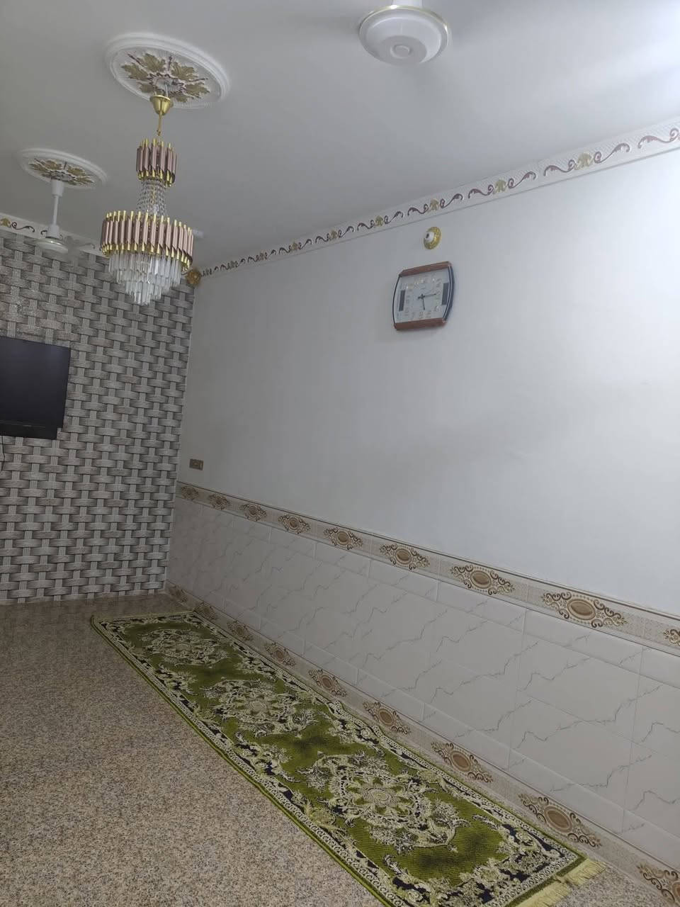 السلام عليكم بيت للبيع طابو زراعي سند 25 // 100 متر خدمات كامله تبليط بالباب  بناء درجه اولى بي استقبال وصاله وغرفه ومطبخ صحيات داخليه صحيات خارجيه ستاره بيتونه صطح فرشي البيت كامل على 24 حبايه العنوان وره الكراج الجديد طريق يا حسين قرب المجمع السكني السعر 37 وبي مجال الاستفسار *********** بي واتساب
